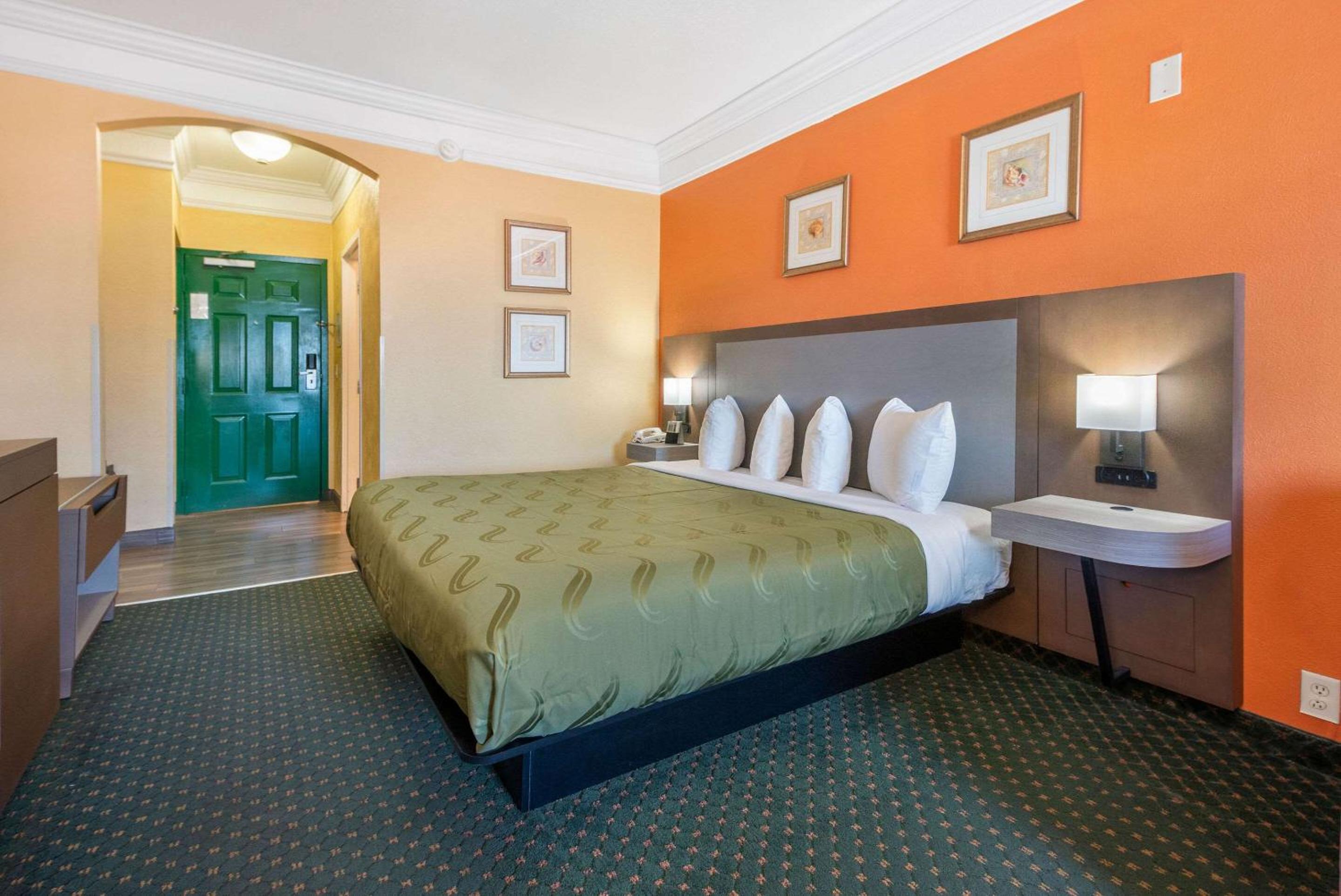 Standard Room, 1 King Bed, Ocean View