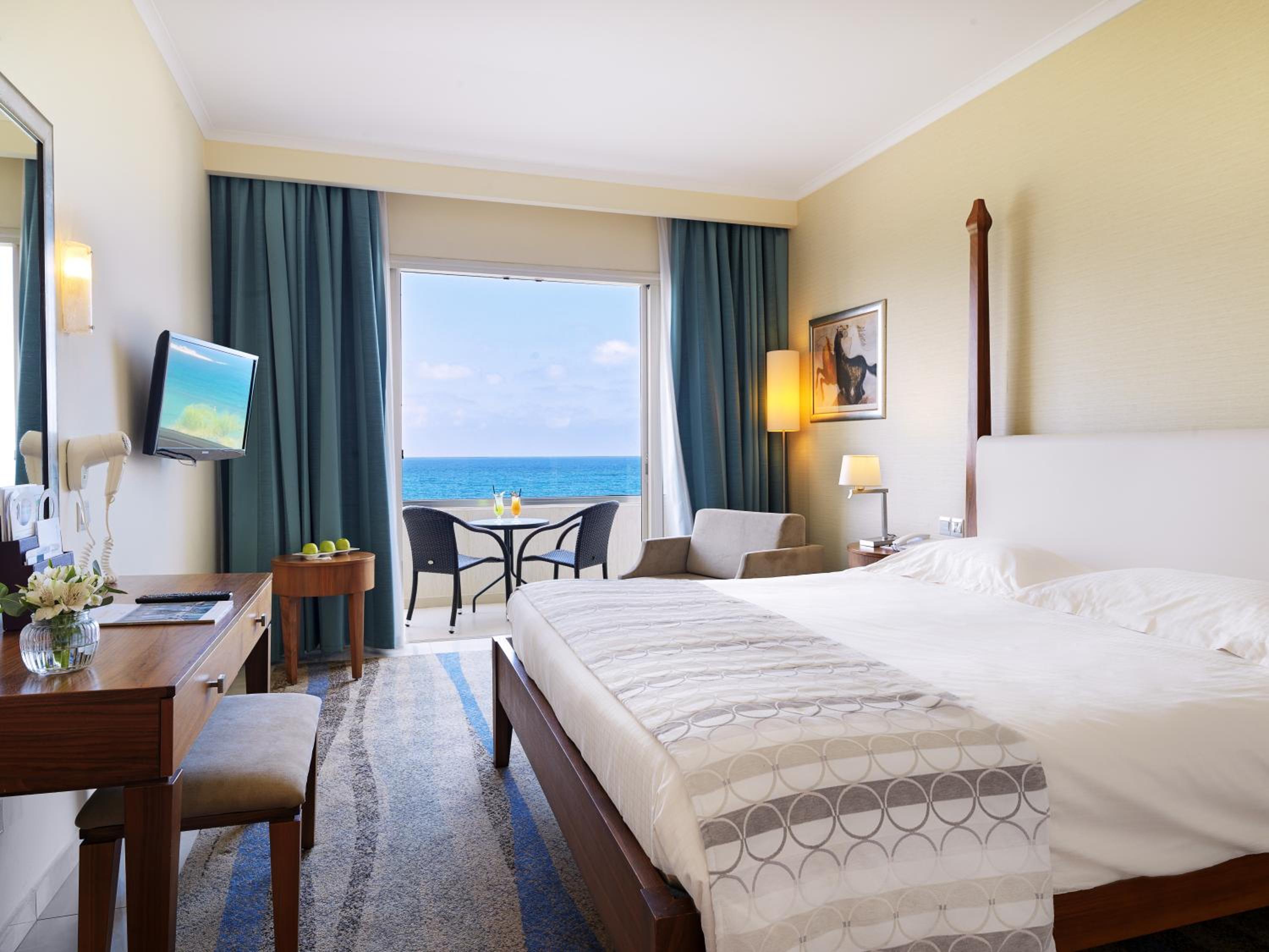 Deluxe Double or Twin Room with Front Sea View