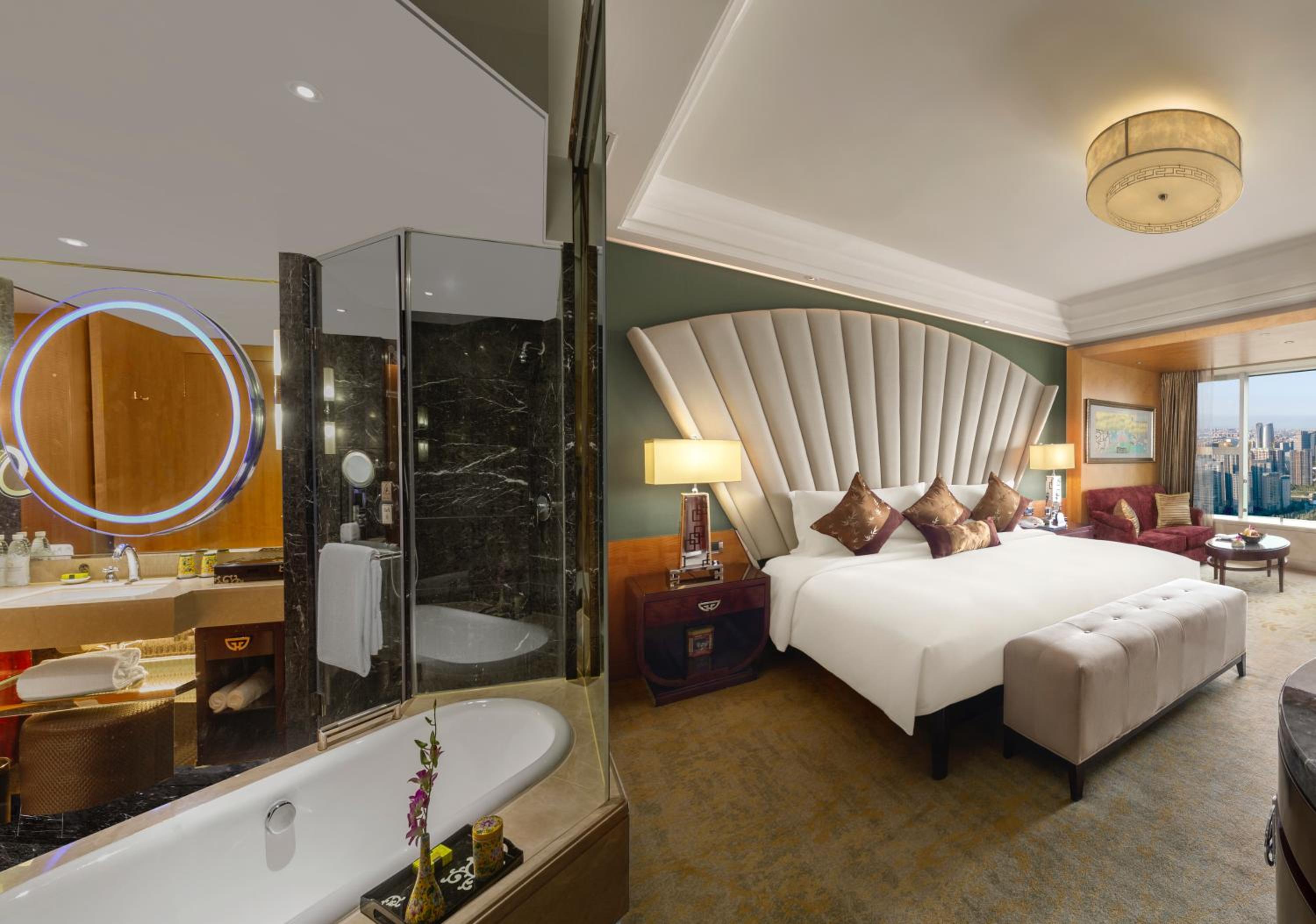 Premium King Room With City View