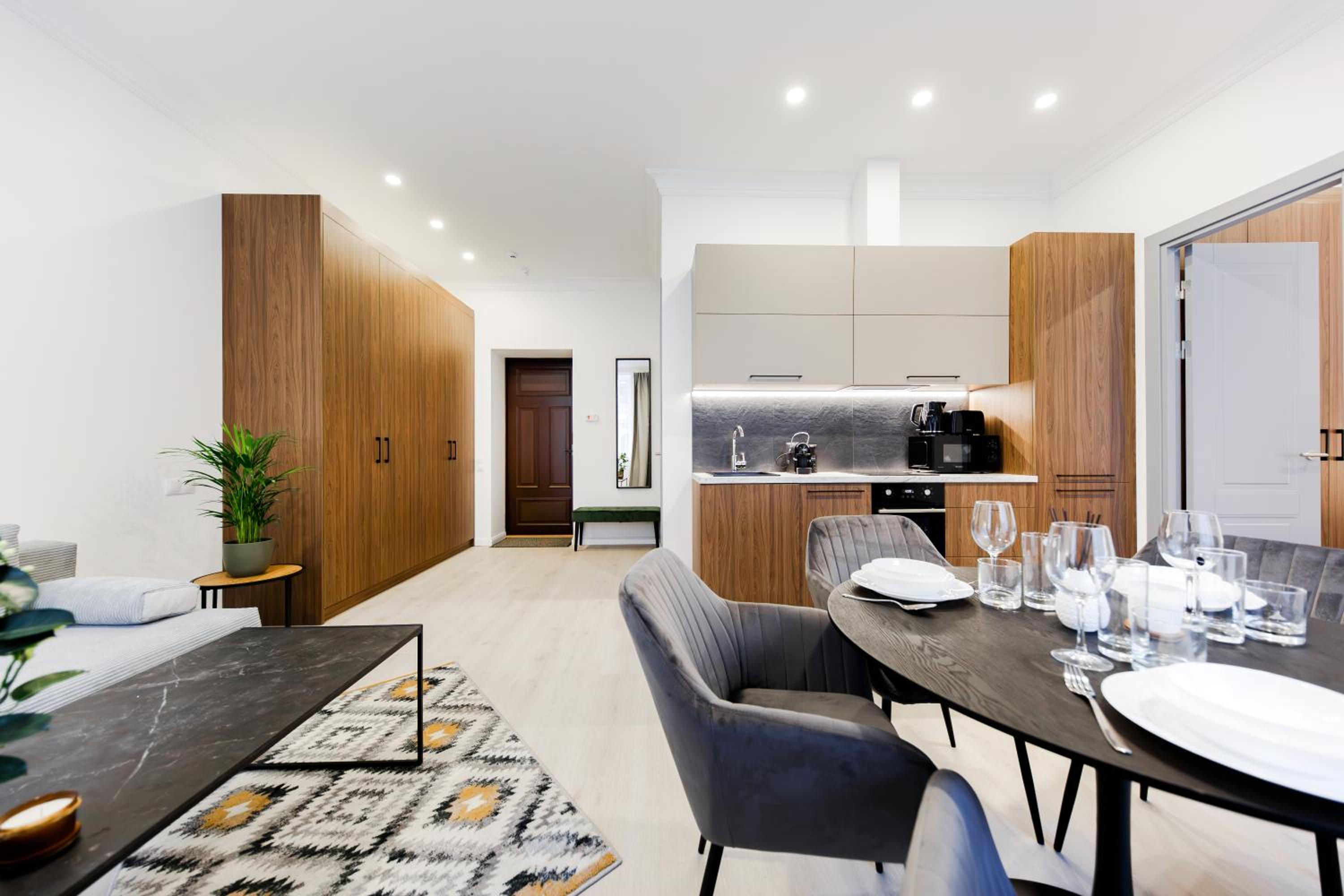 Superior One-Bedroom Apartment