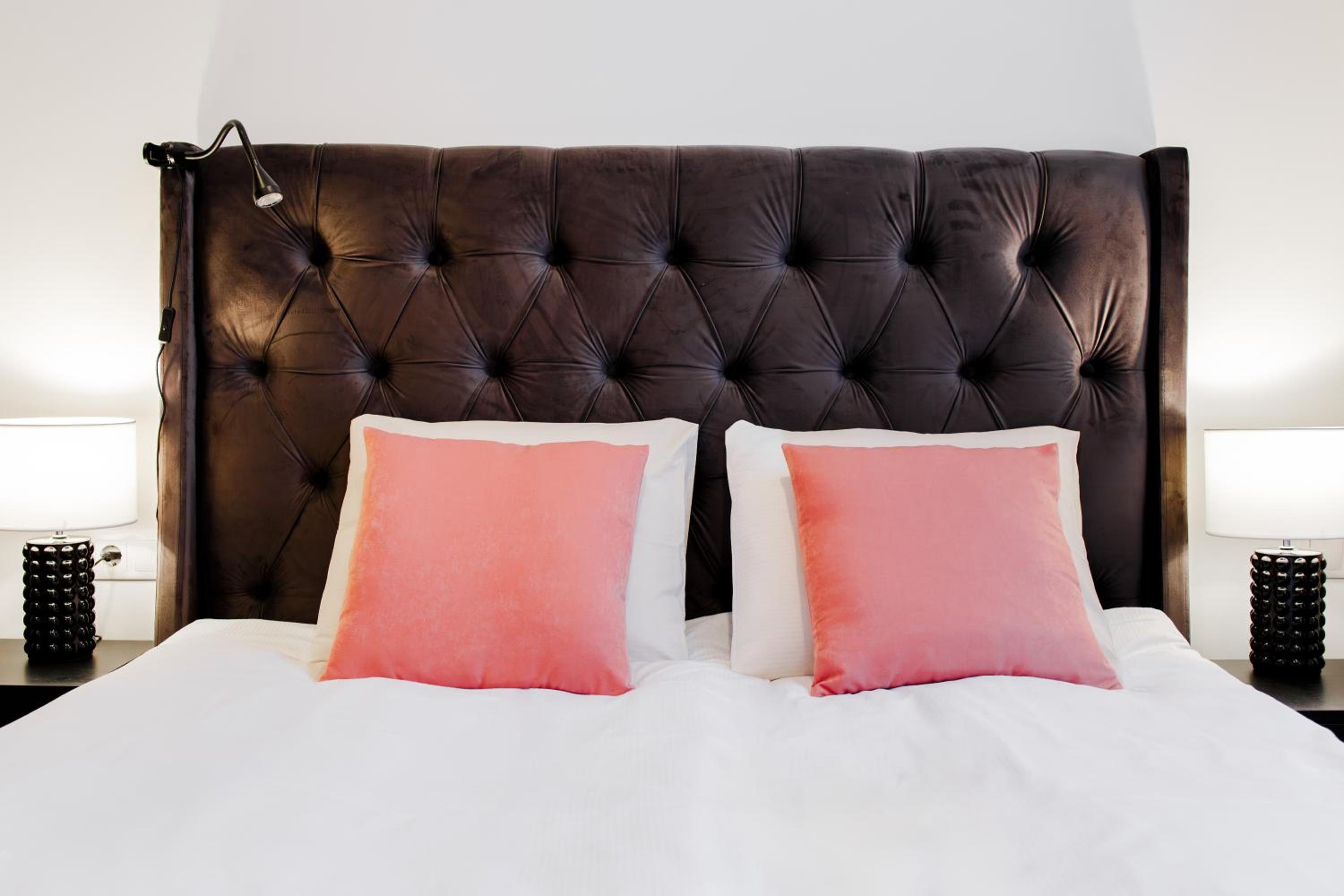 Superior One-Bedroom Apartment