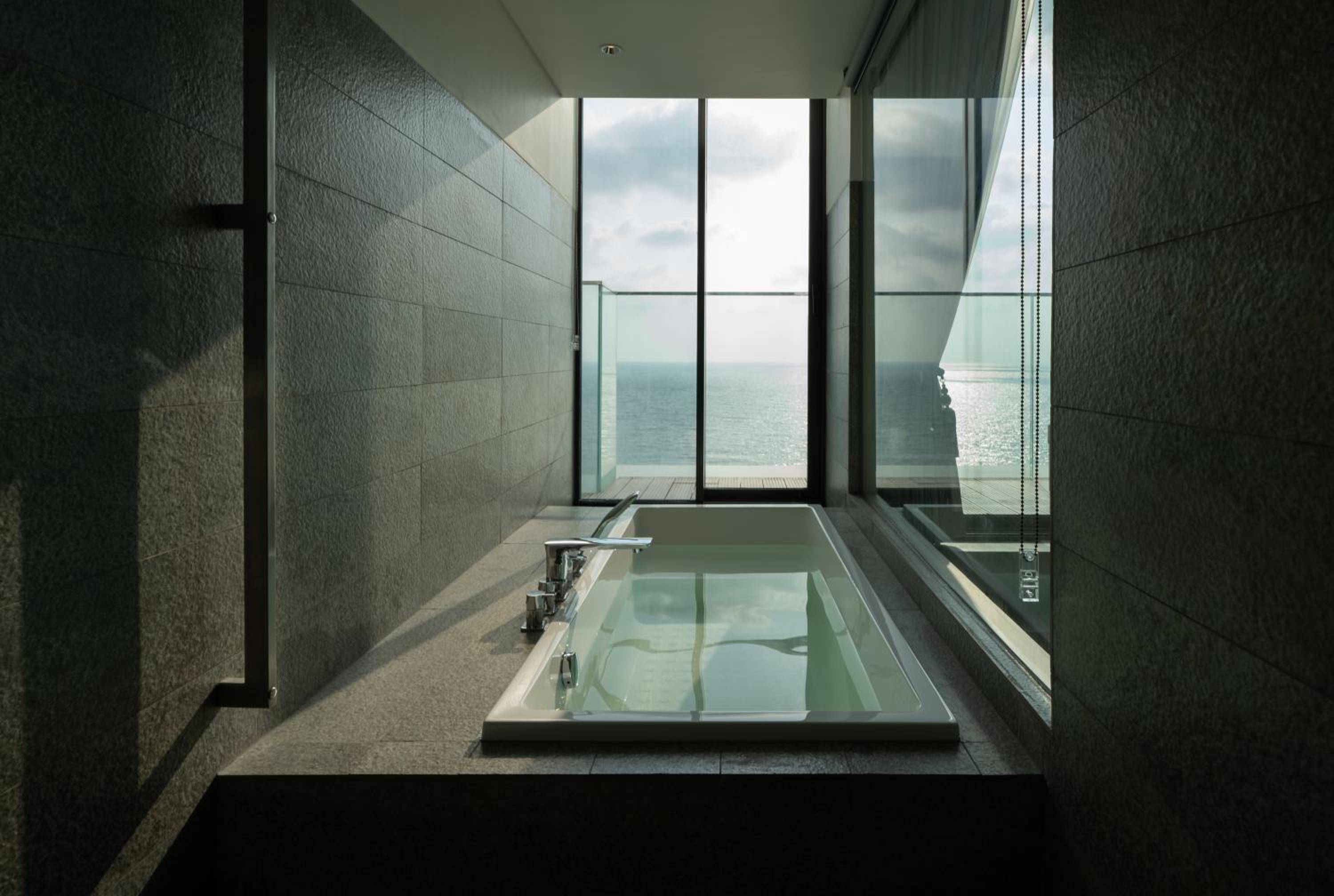 Deluxe Twin Room with Sea View and Terrace