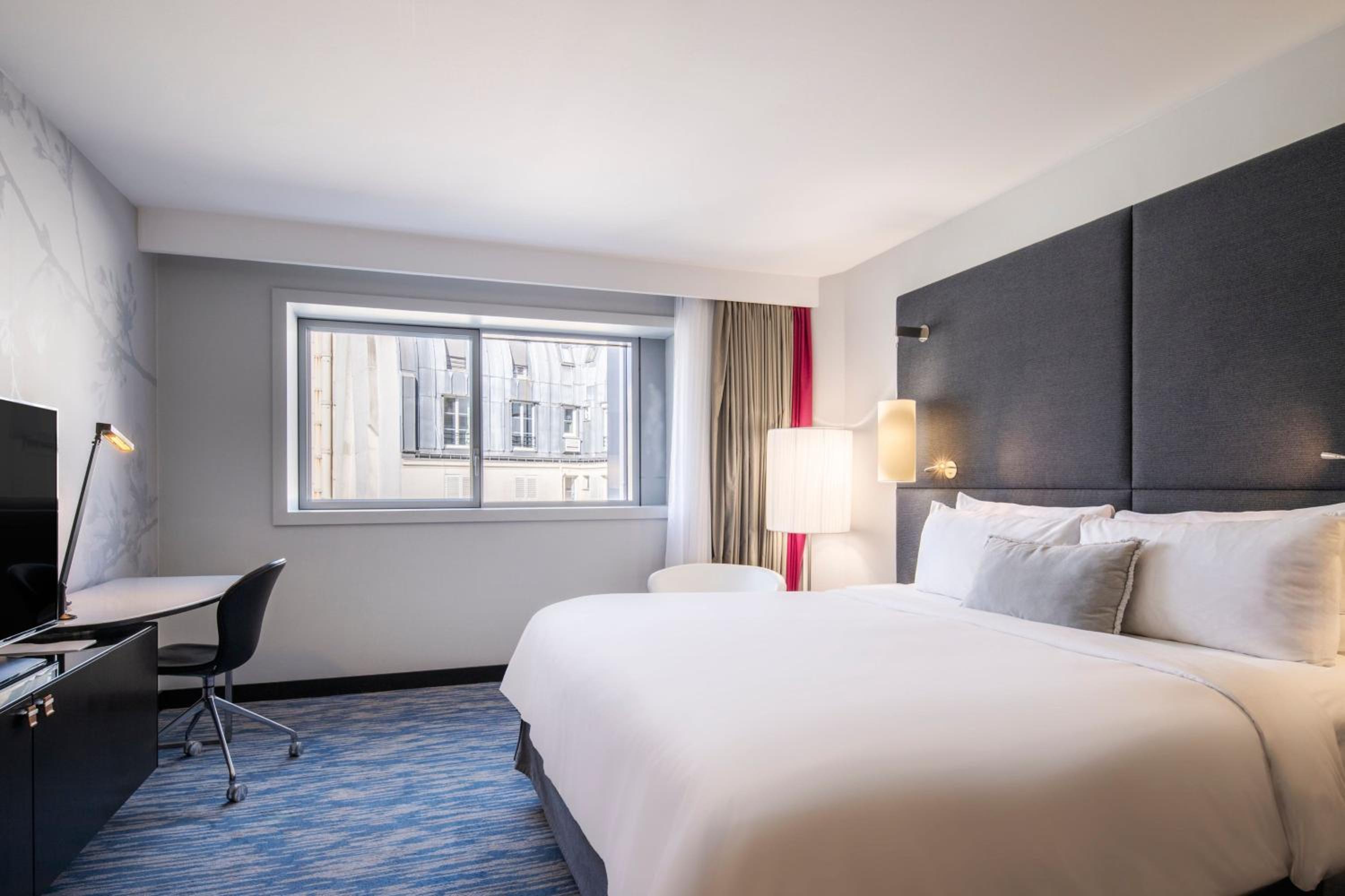 Stand'R Room with Garden View