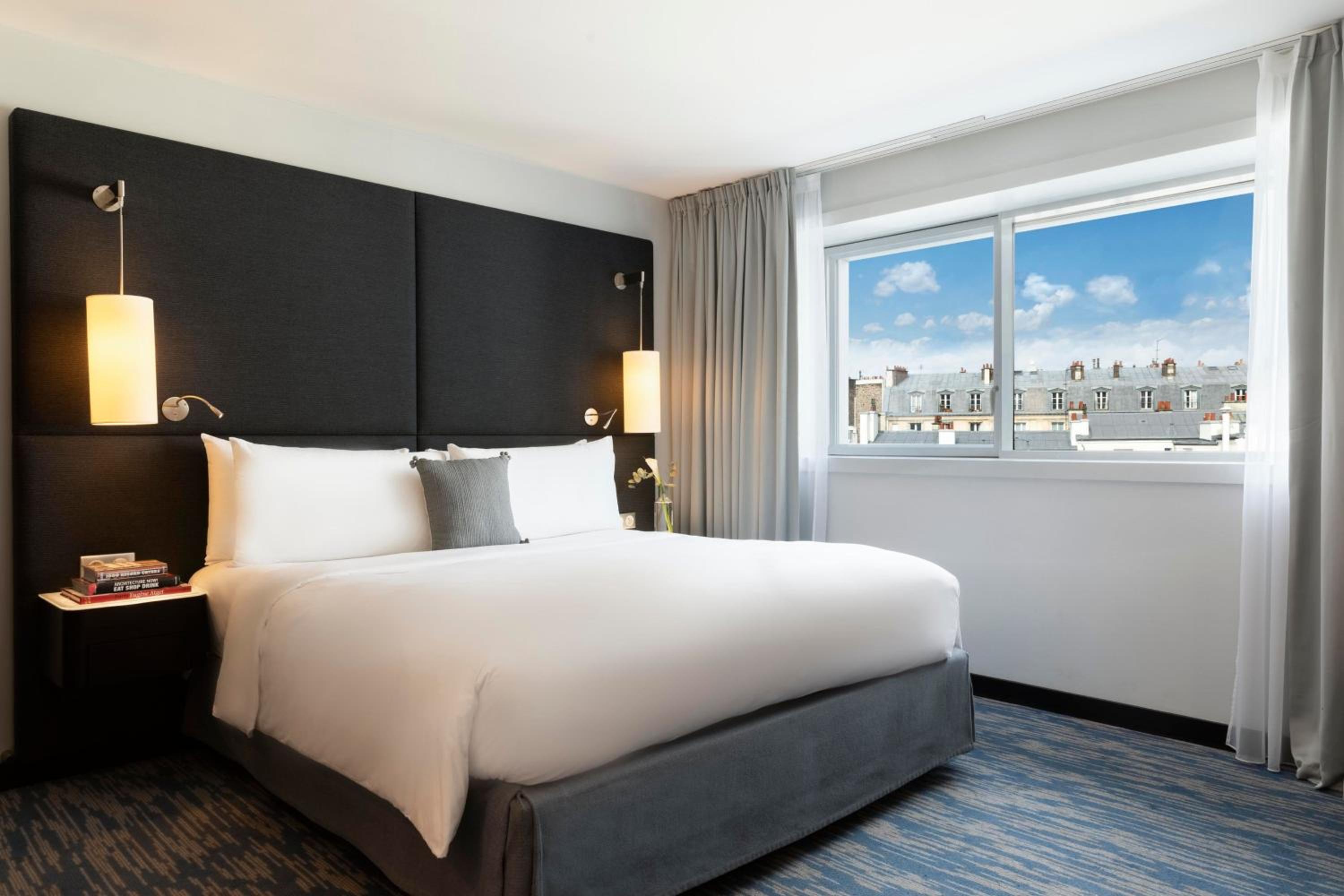 Stand'R Room with Garden View