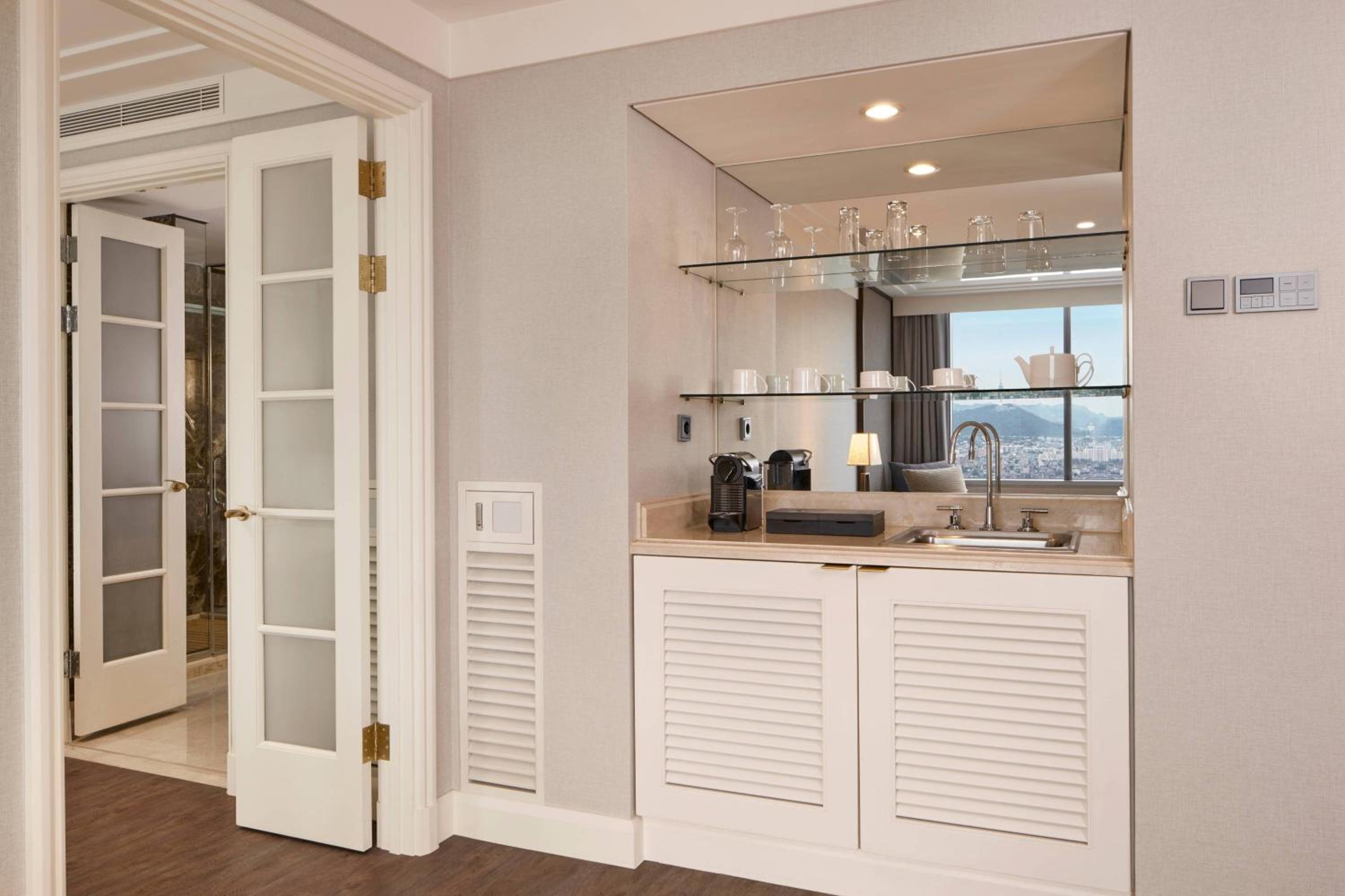 King Suite Double, Executive lounge access, 1 Bedroom Suite