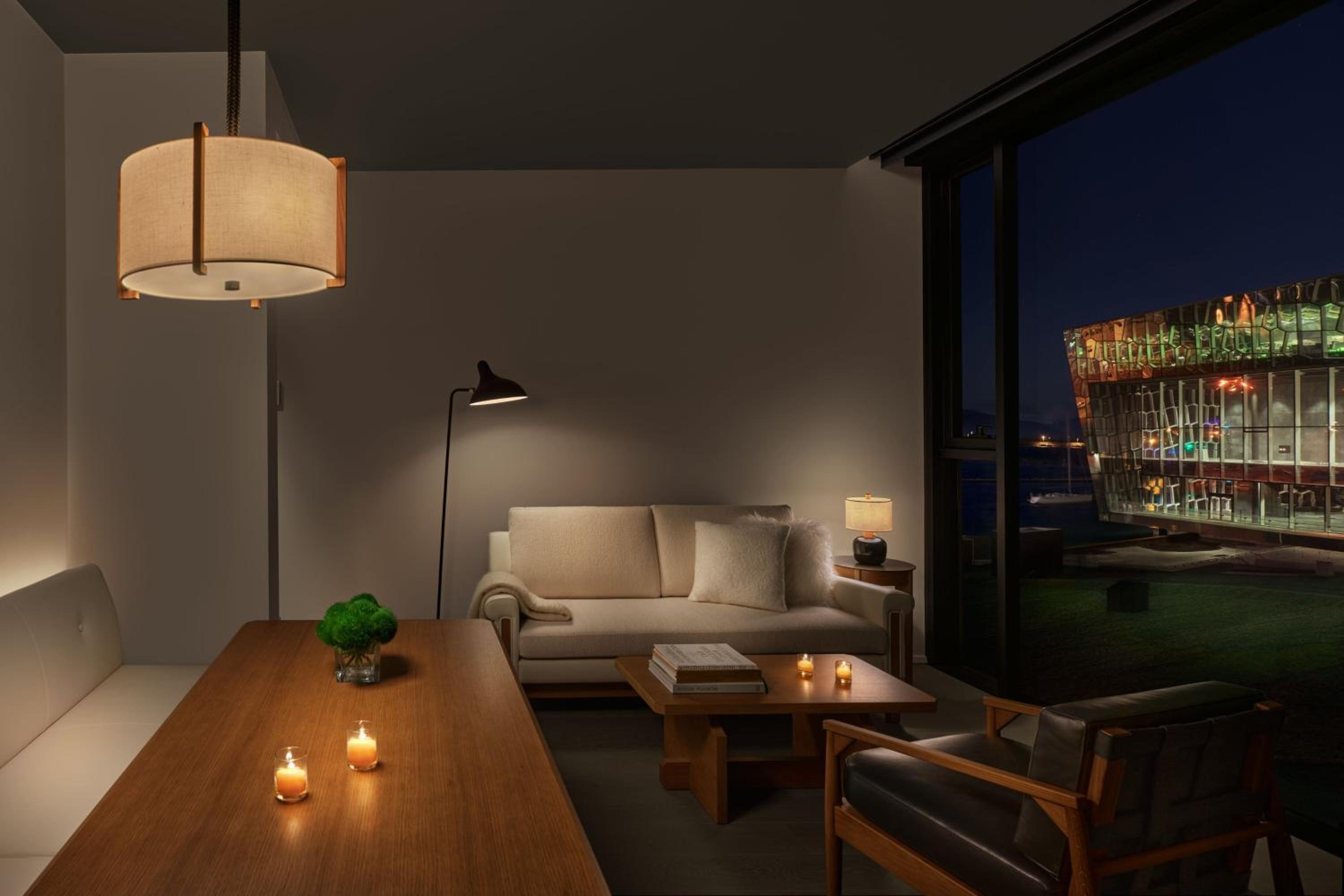 One-Bedroom Deluxe King Suite with Scenic View