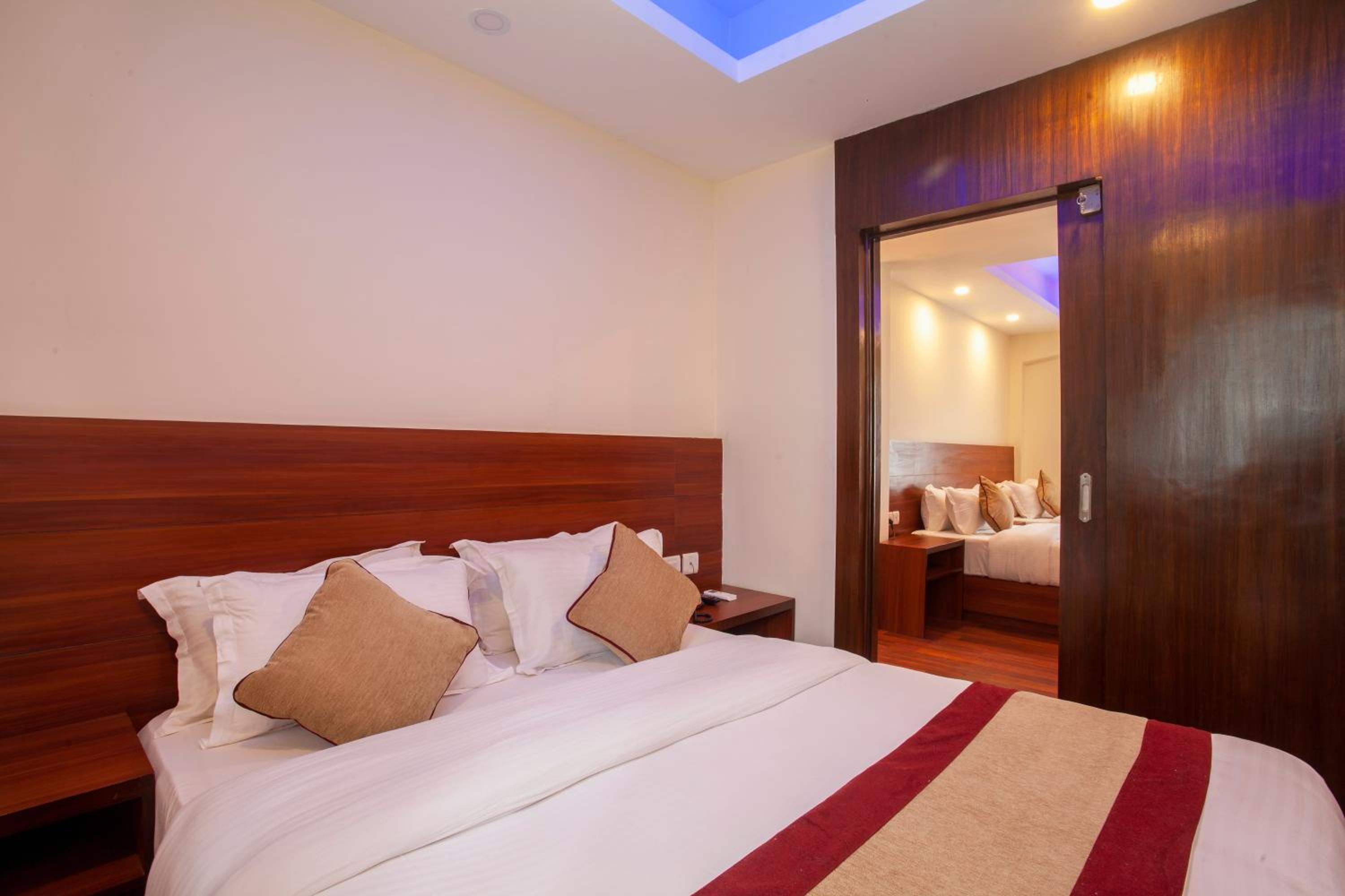 Deluxe Family Suite With Free Airport Pickup