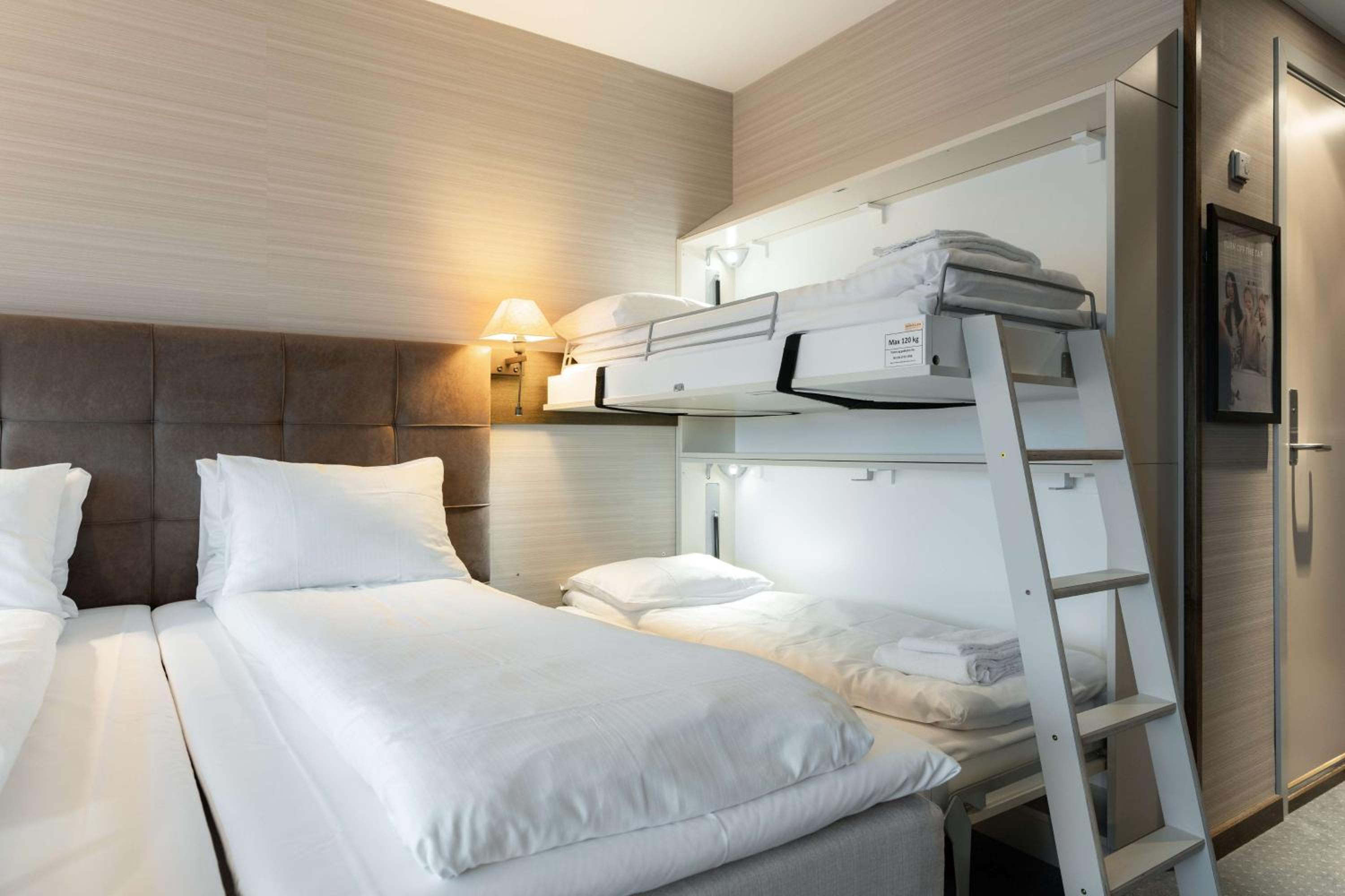 Standard Family Room  (2 adults + 2 children)