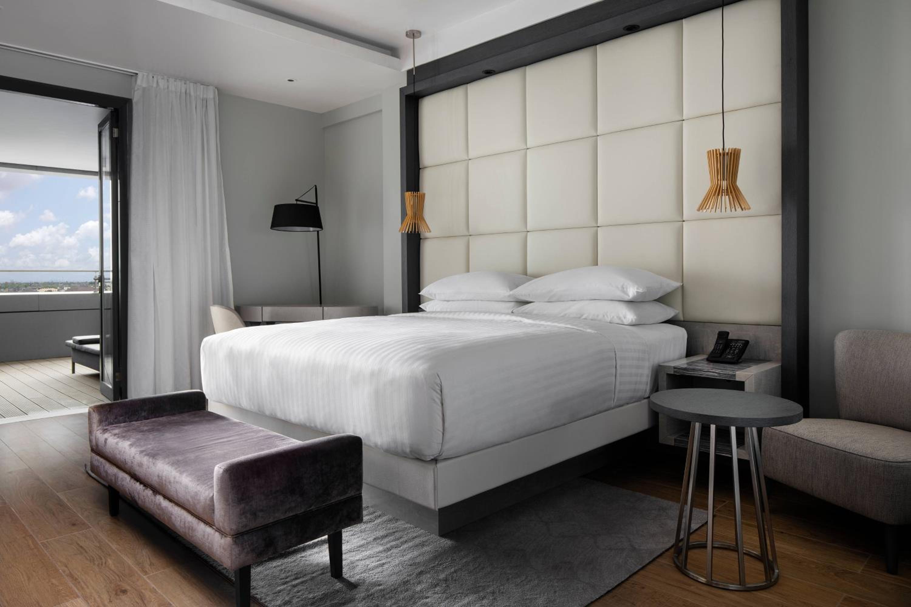 One-Bedroom Executive King Suite with Club Lounge Access