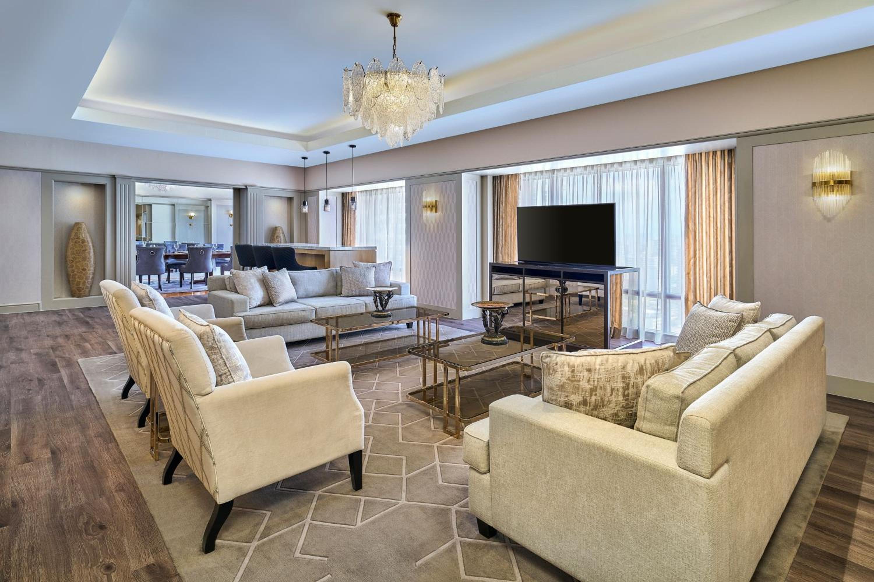 1 King Bed, City View, Club Lounge Access, Imperial Suite