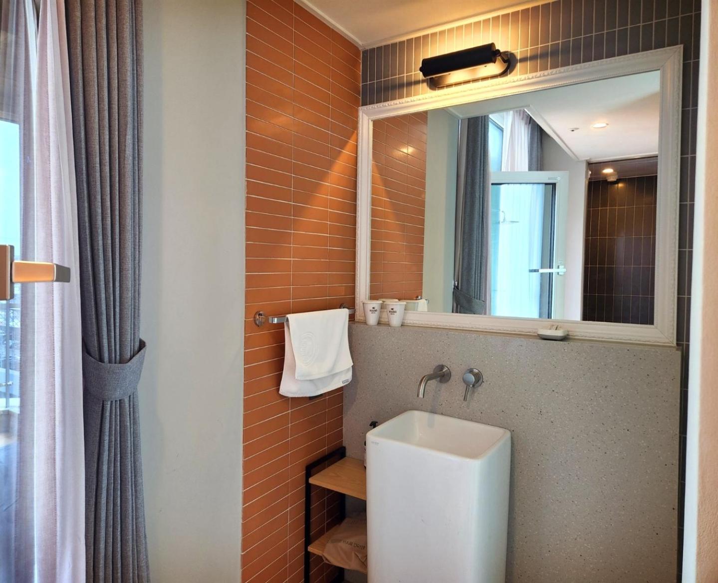 Deluxe Double Room with Balcony with Free access to Rooftop pool