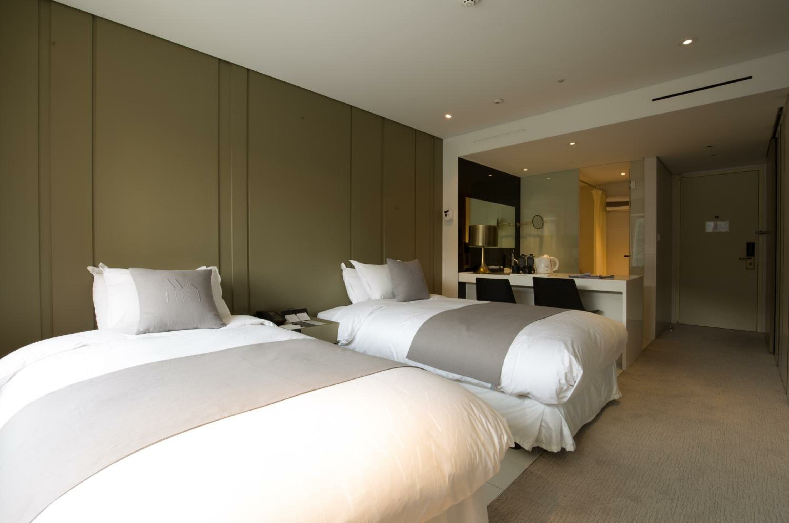 Deluxe Twin Room with River View