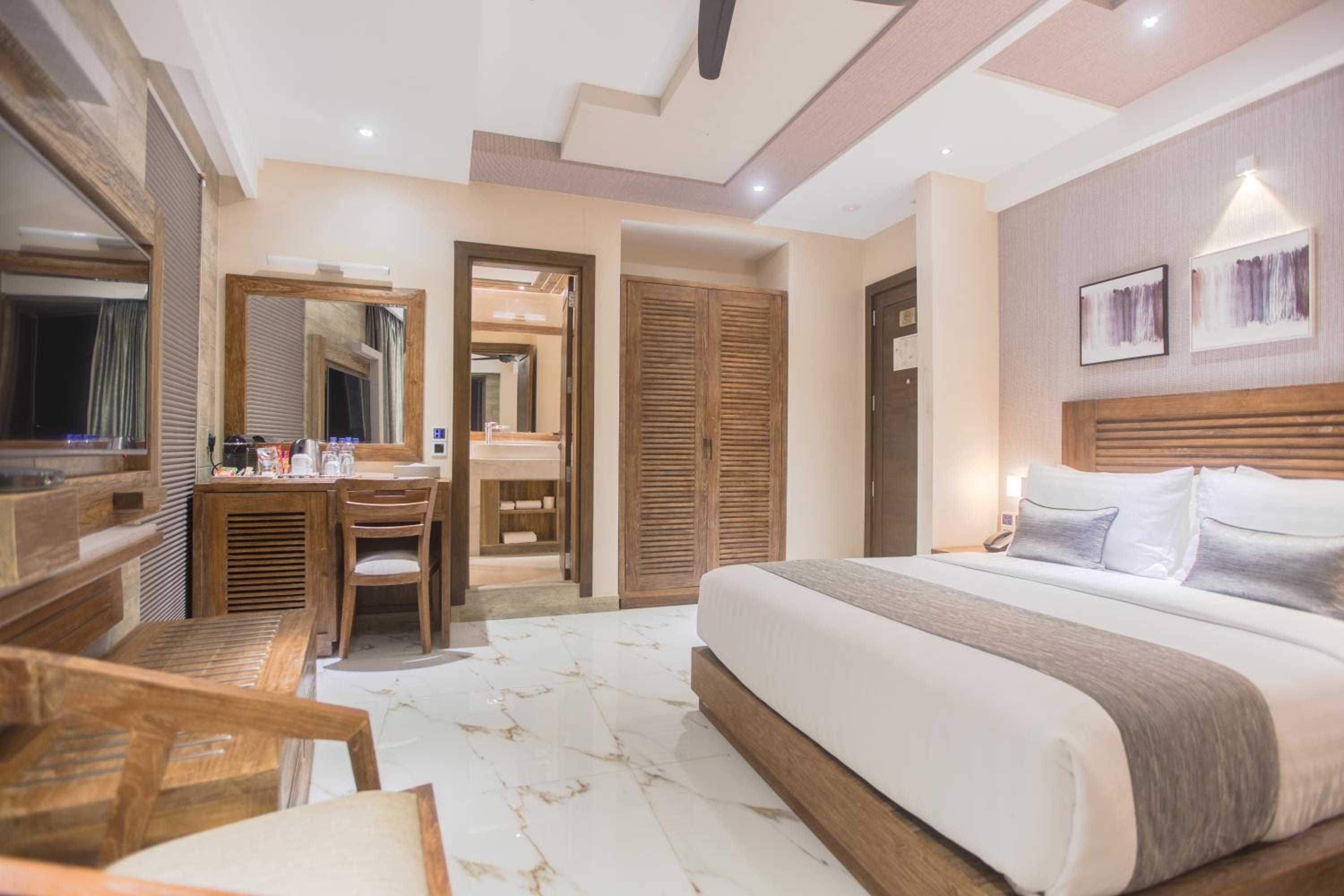 Executive Suite with Balcony (Free Return Airport Transfer)