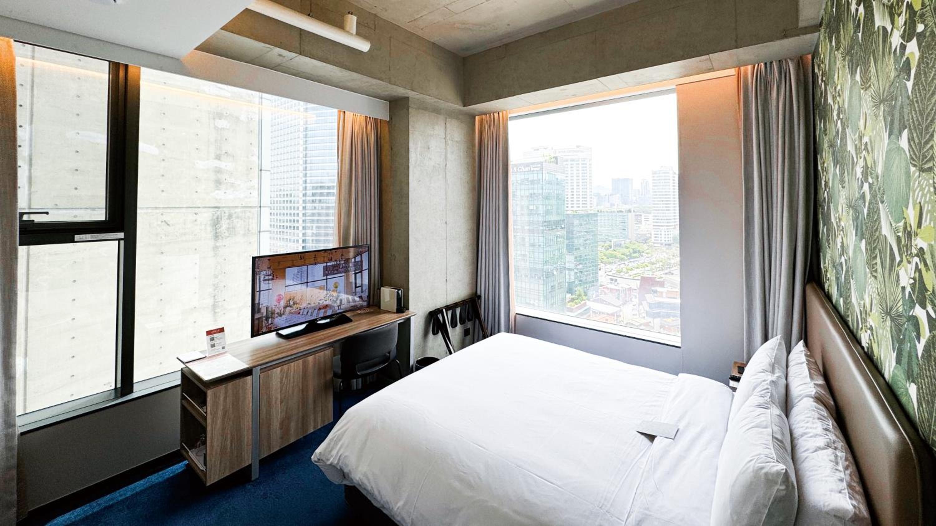 Deluxe Double Corner Room