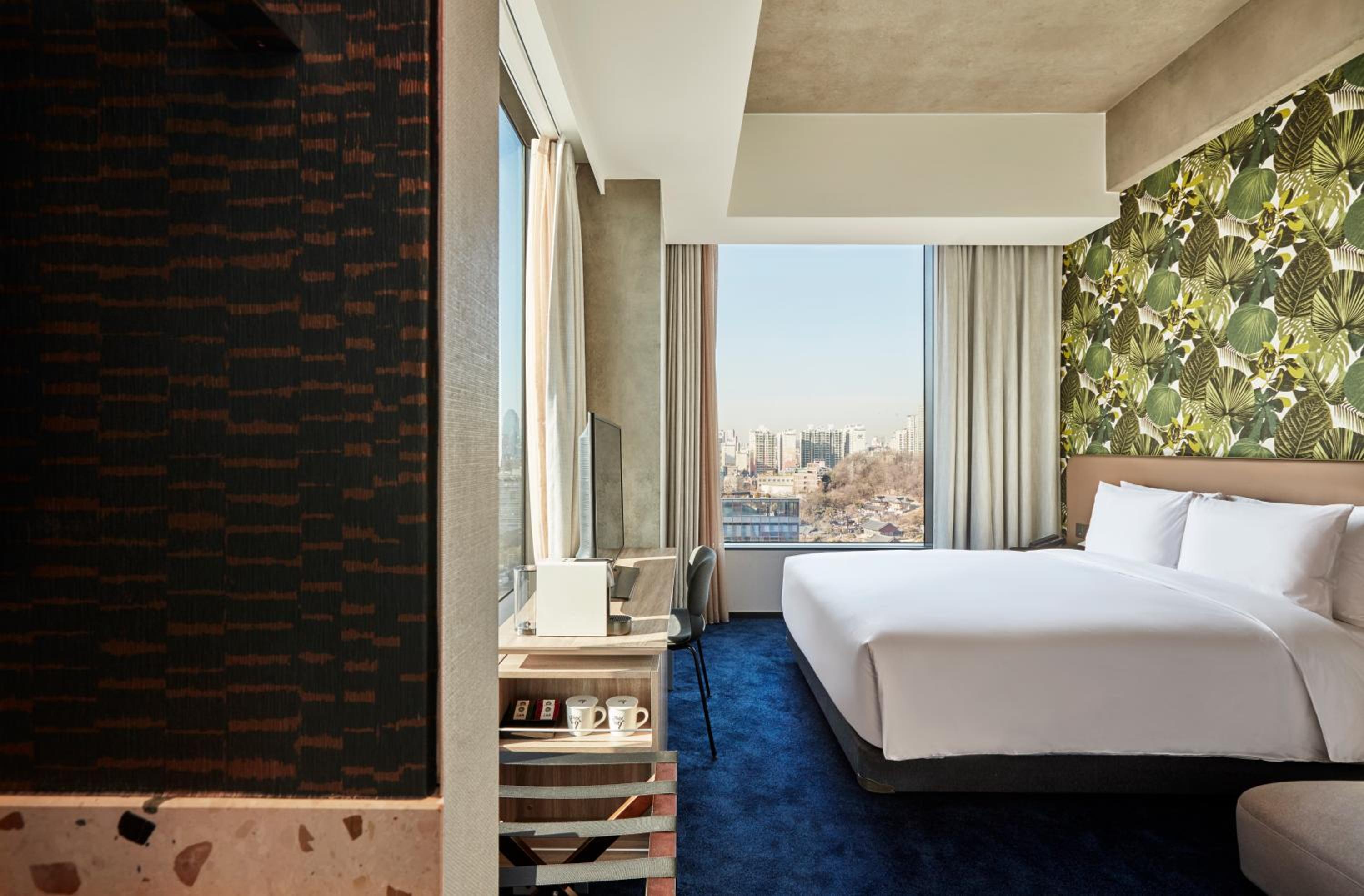 Deluxe Double Corner Room