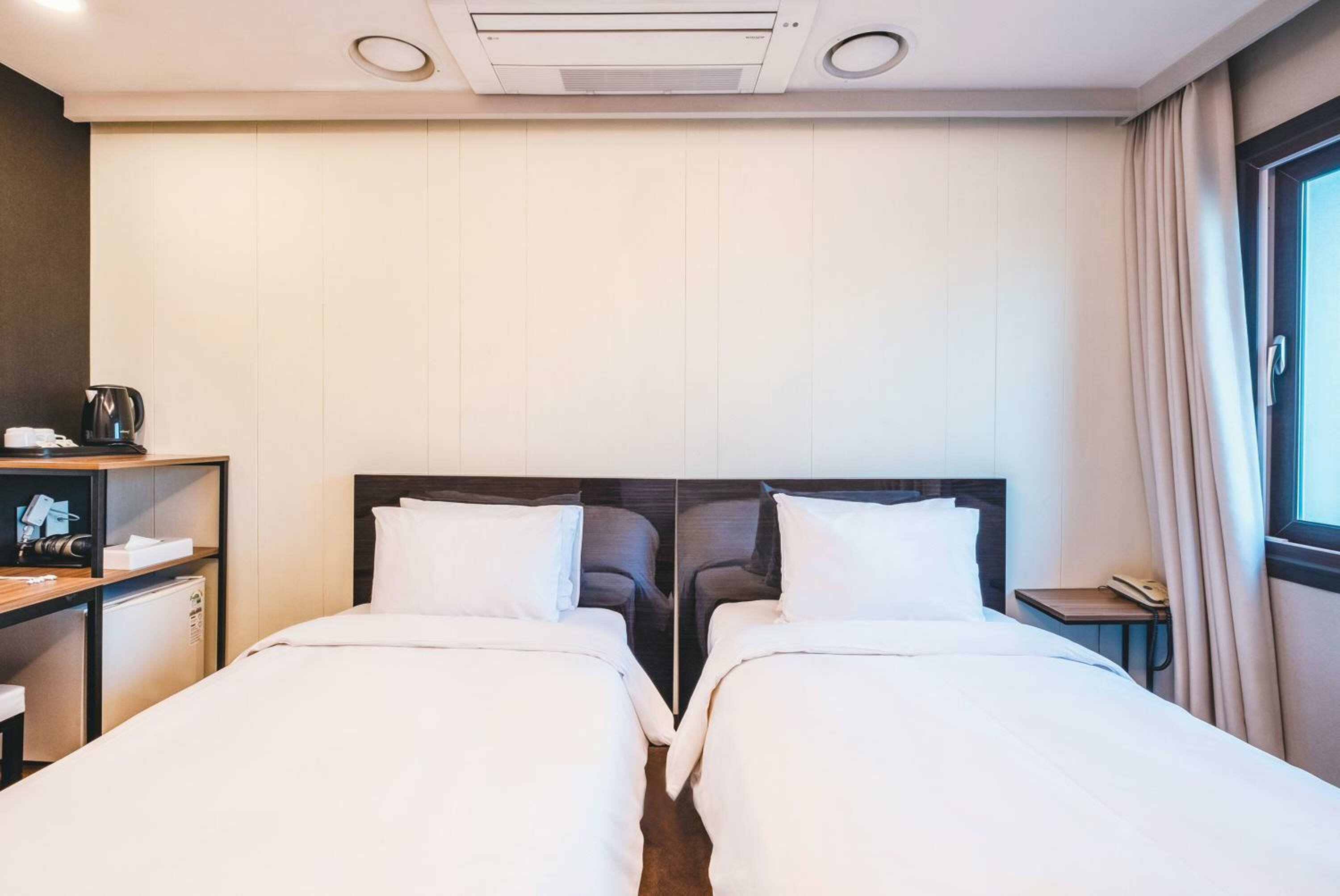 Superior Twin Room with City View