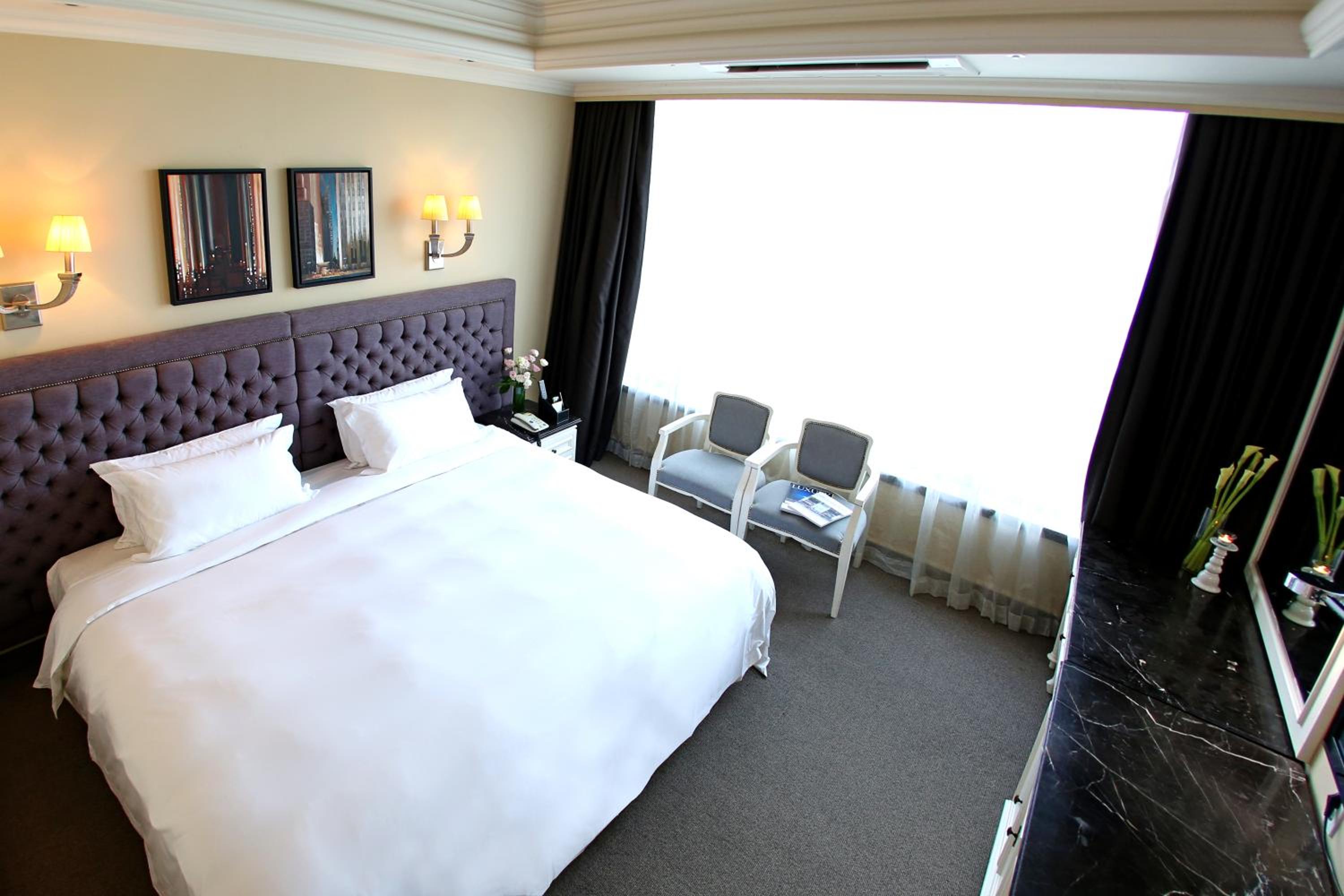 Deluxe Double Room with City View