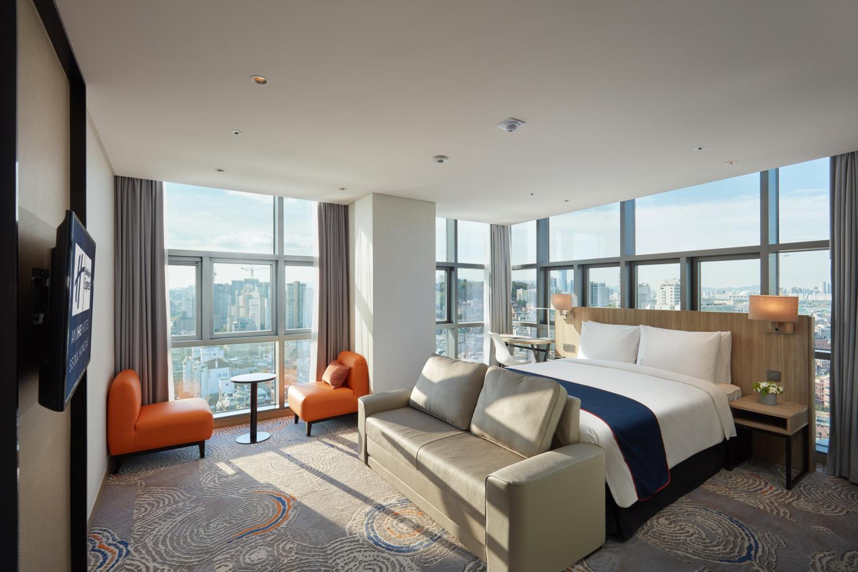 Standard Queen Room with City View - Free Breakfast