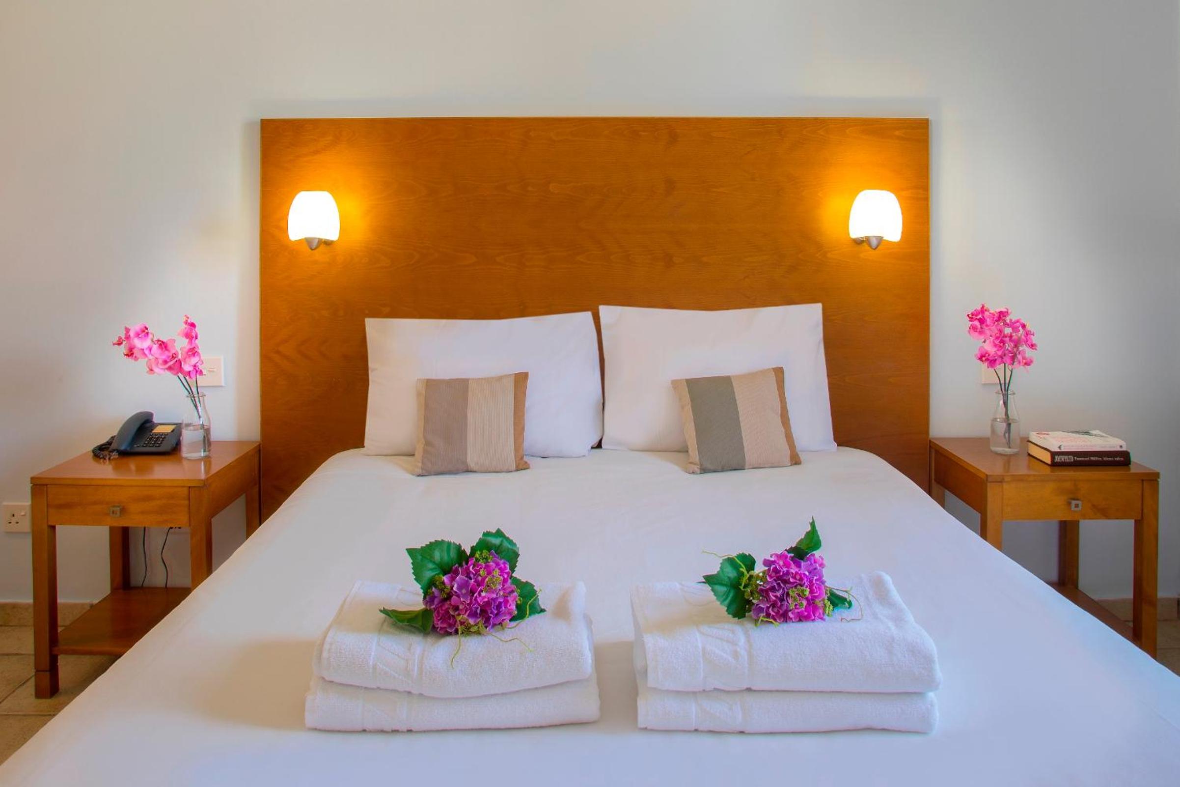 One-Bedroom Suite with Side Sea View