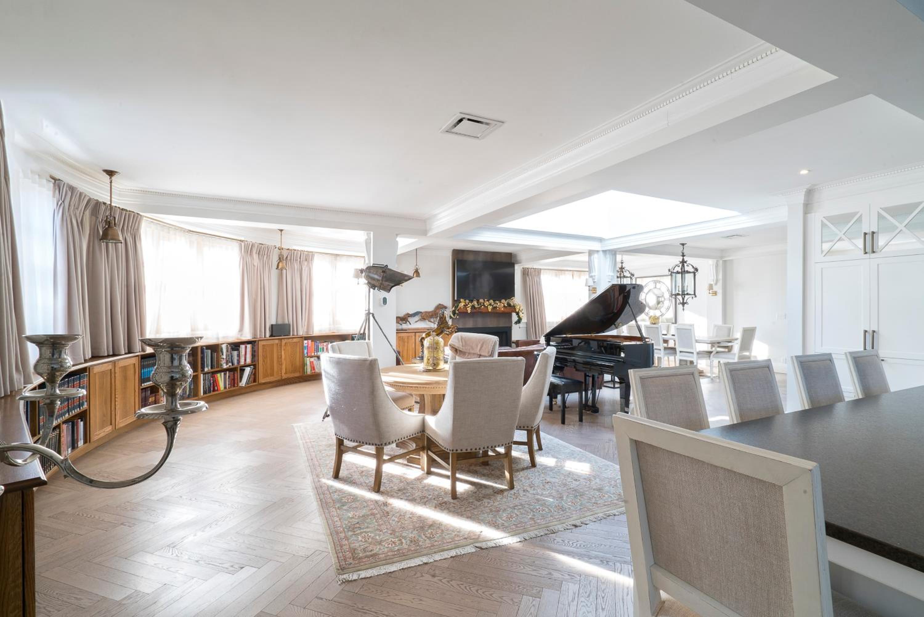 Presidential Suite / Building B / Animals Not Permitted / No Groups 