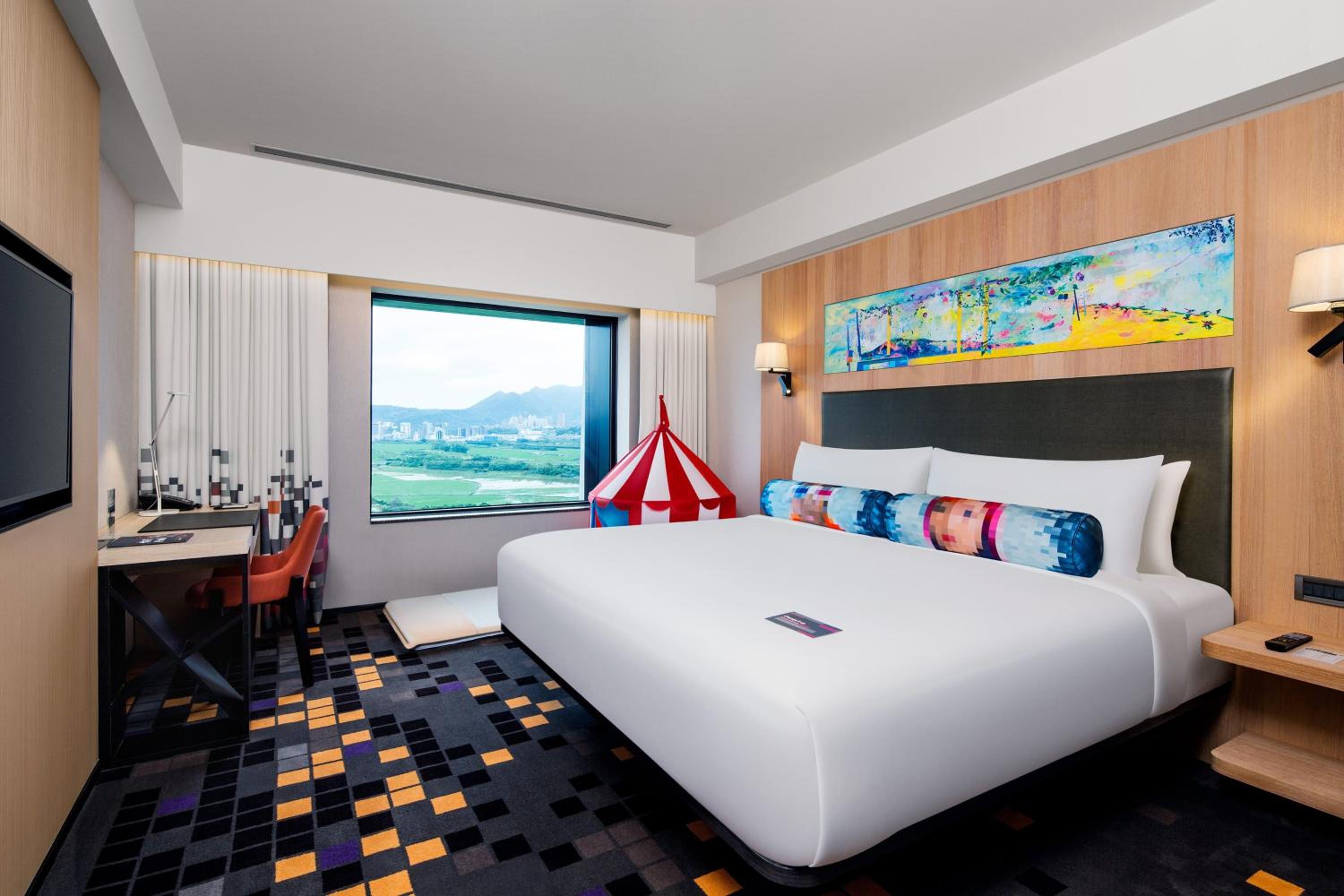 Savvy King Room
