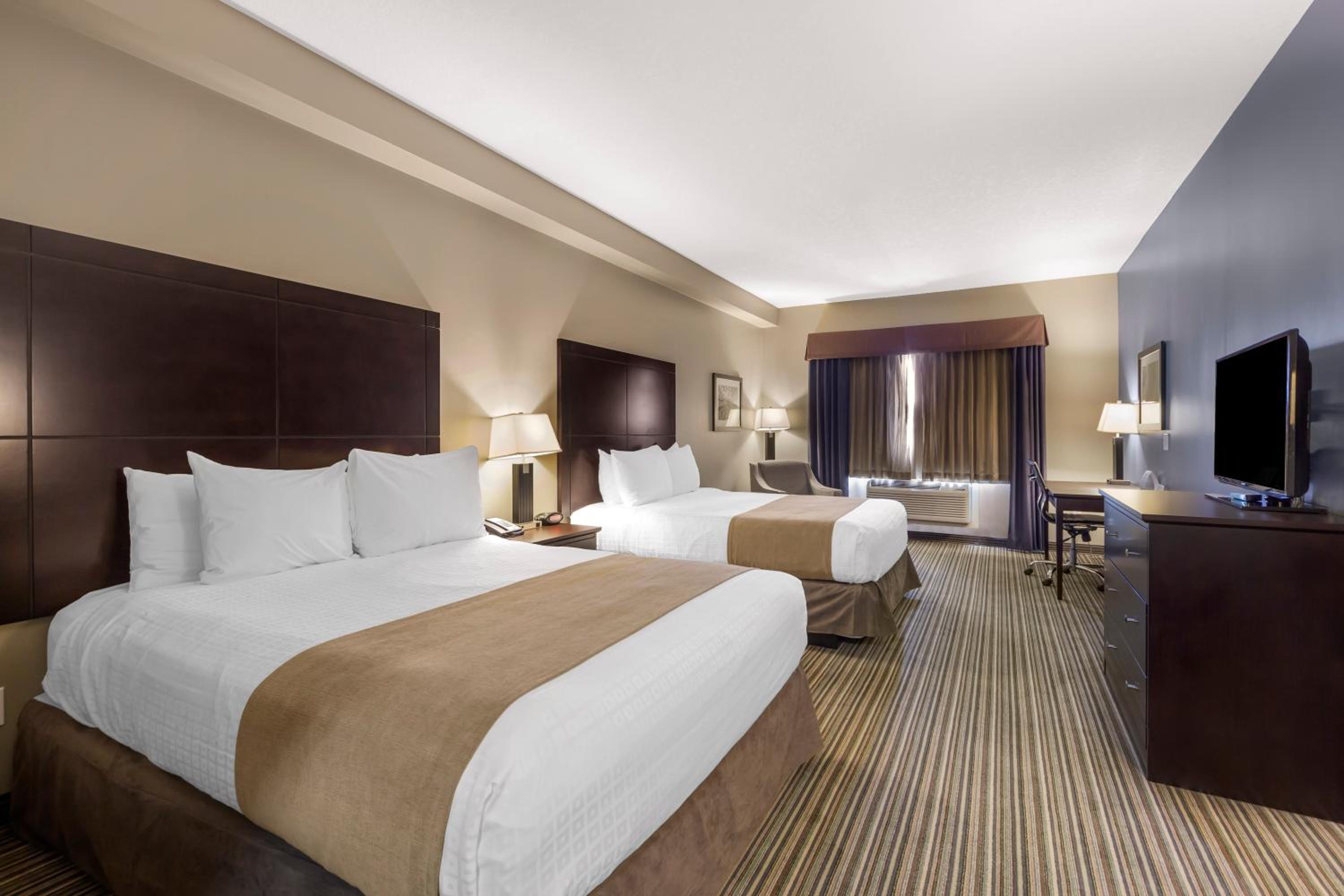 Queen Room with Two Queen Beds and Kitchenette - Non-Smoking