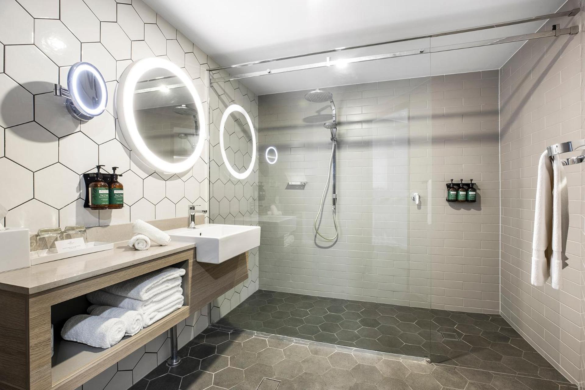 One-Bedroom Suite with Two Queen Beds