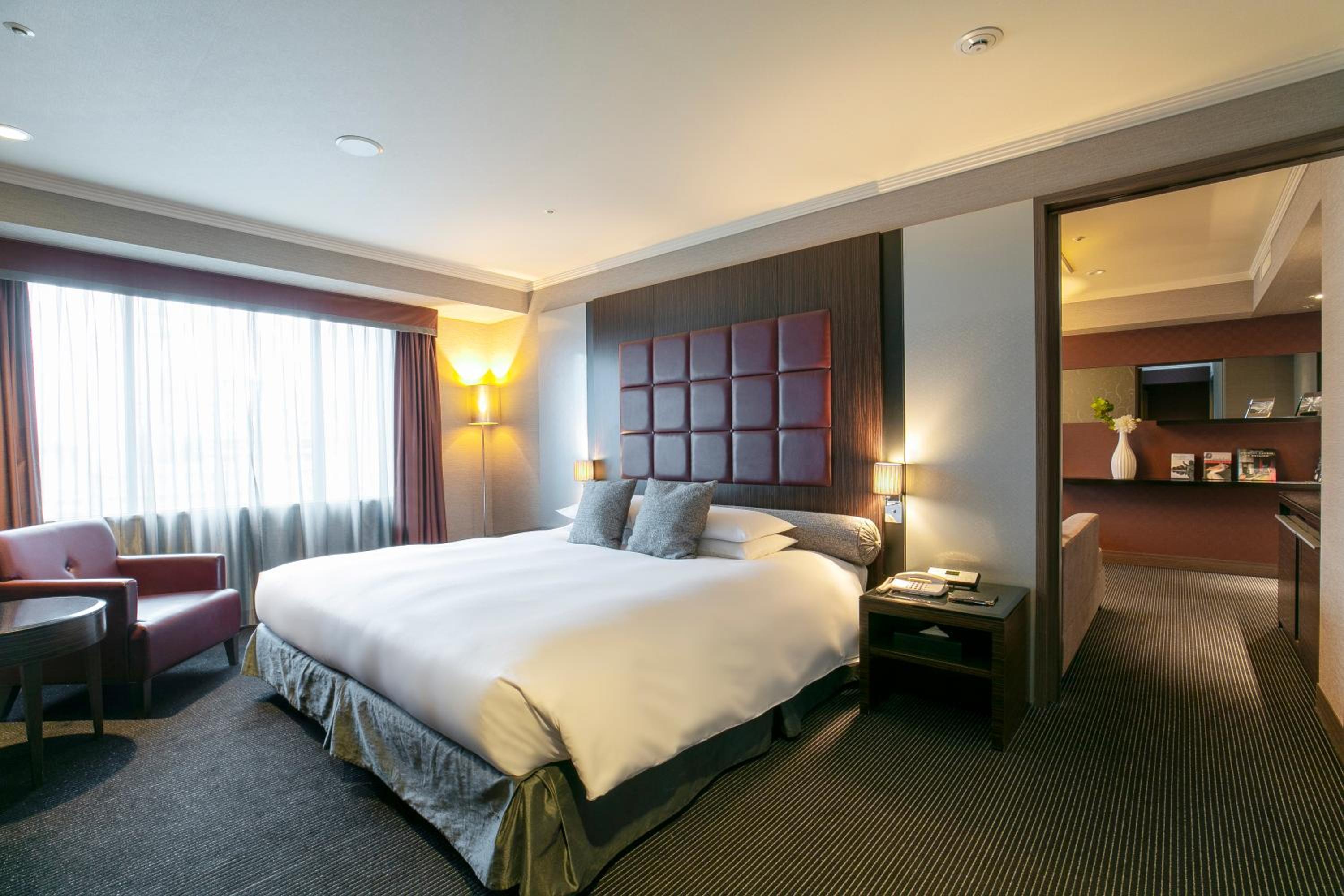 Corner Suite Double Room - Non-Smoking