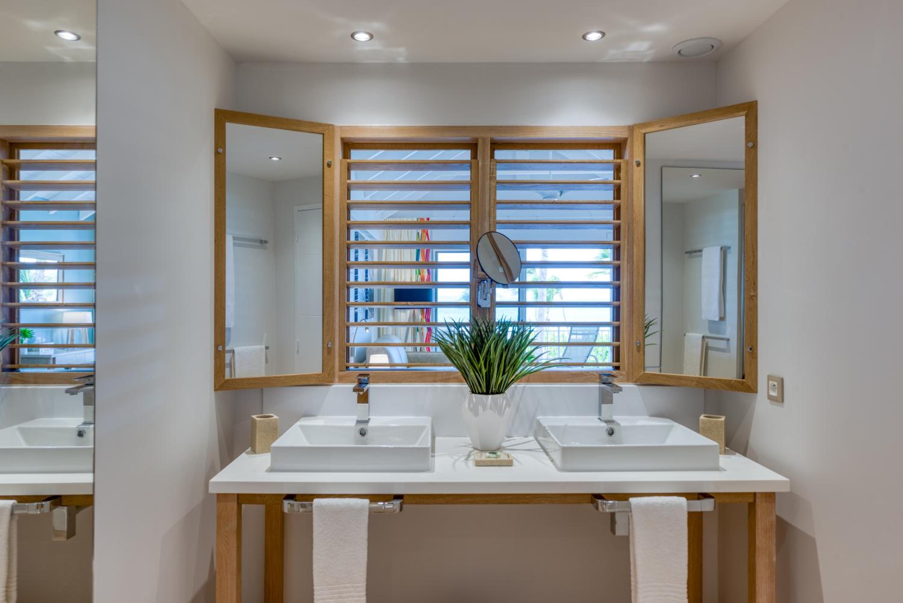 Deluxe Suite with Sea View