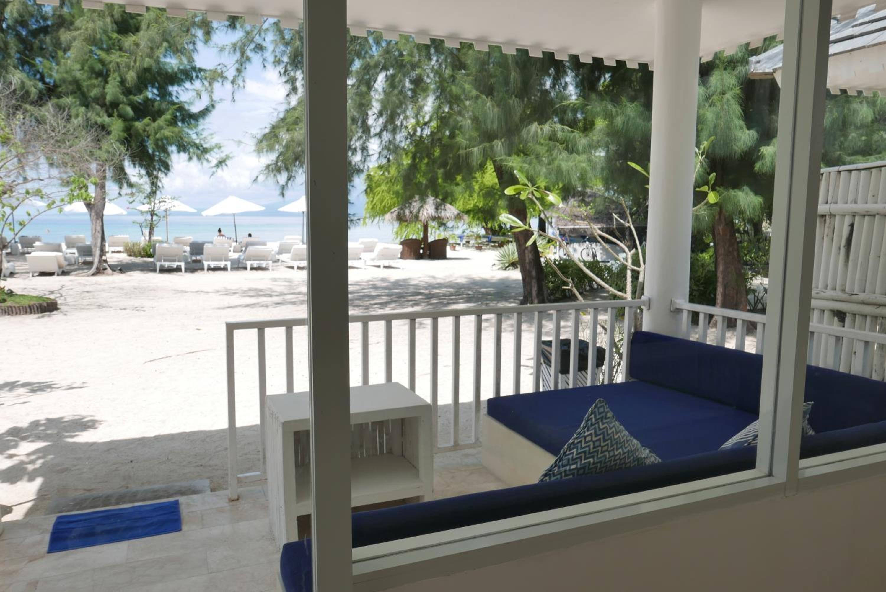 Beach Bungalow with Sea View