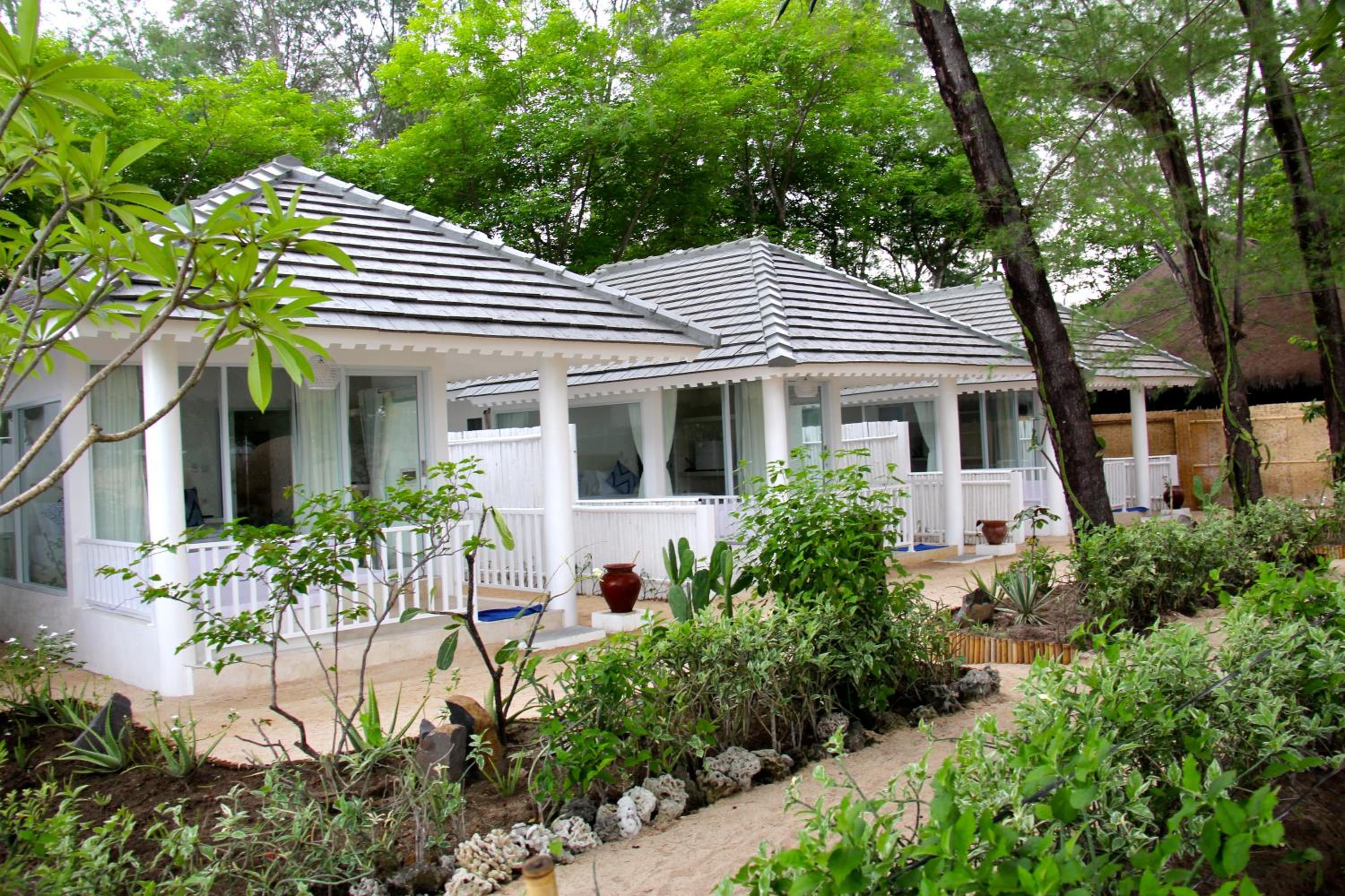 Beach Bungalow with Sea View