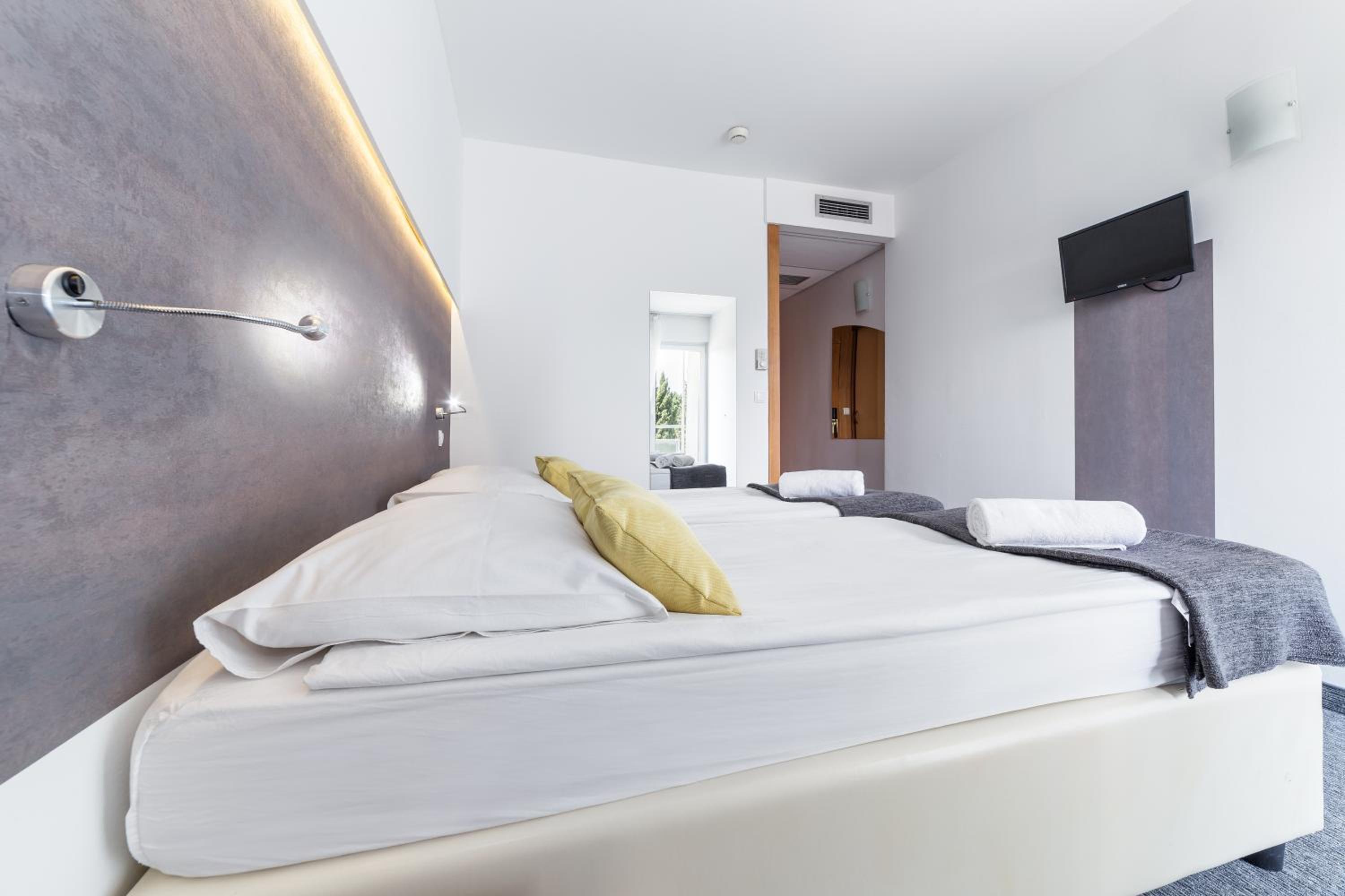 Classic Twin Room with Balcony - Sea Side 
