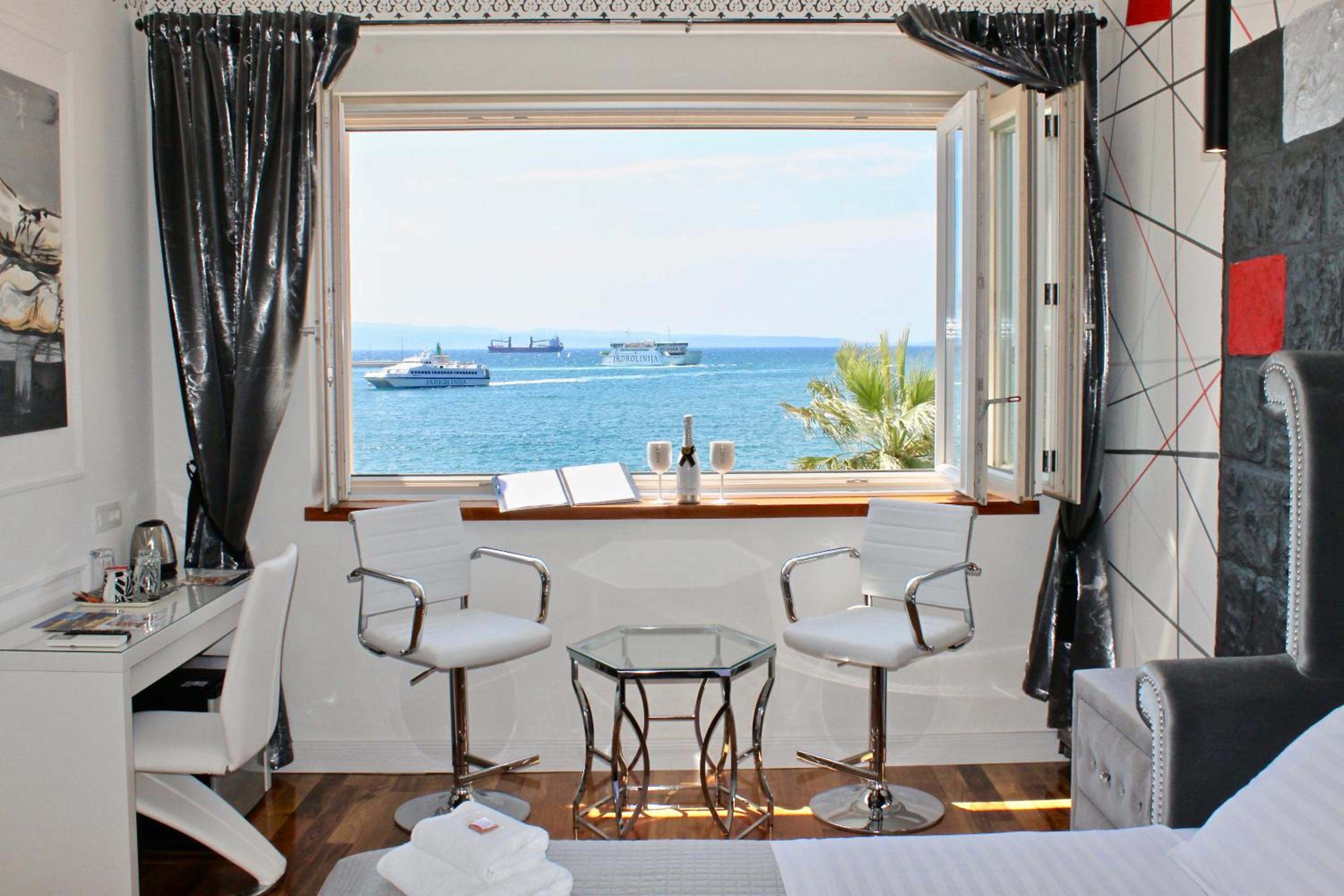 Luxury Suite - sea and promenade view