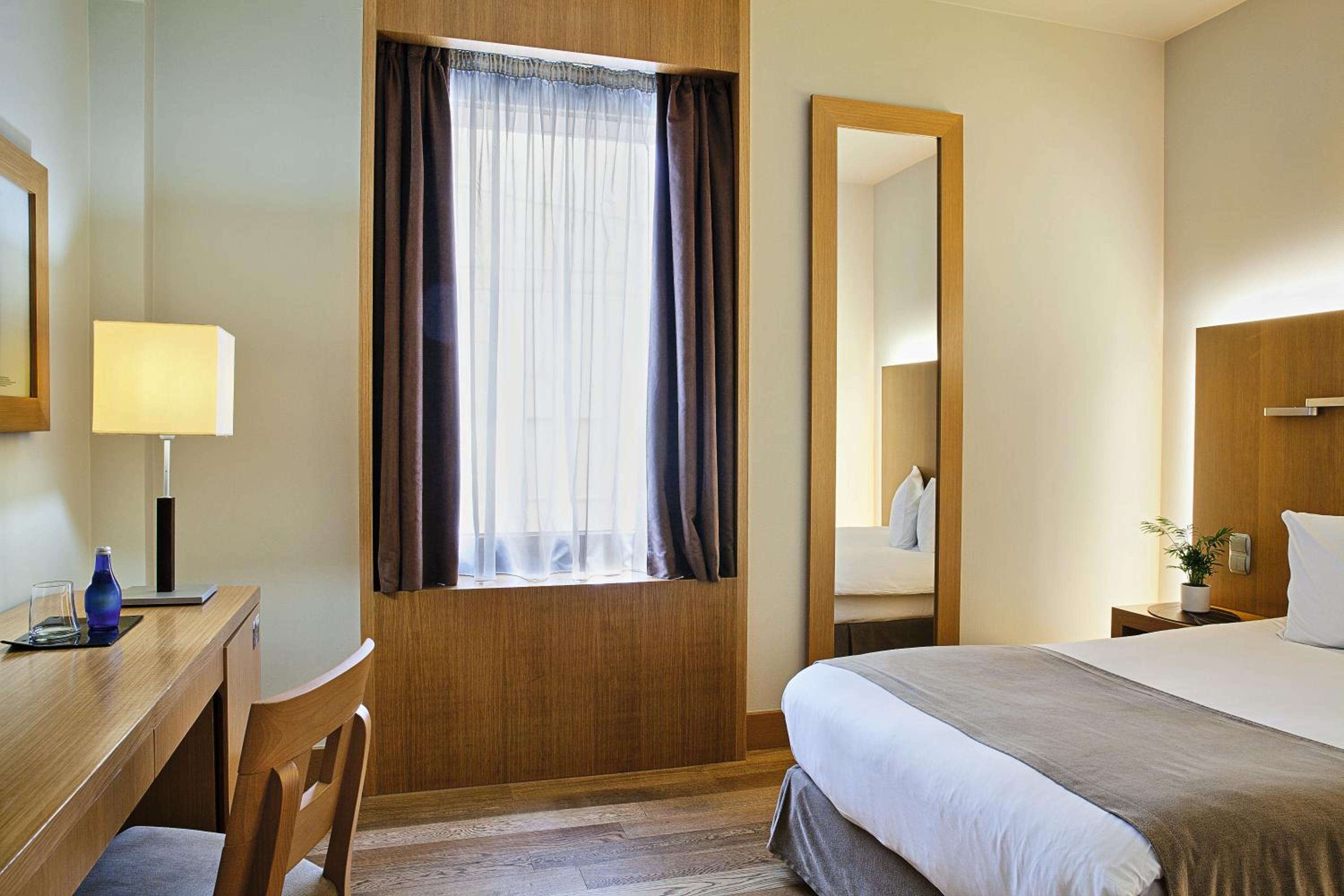 Standard Double Room Mobility Accessible