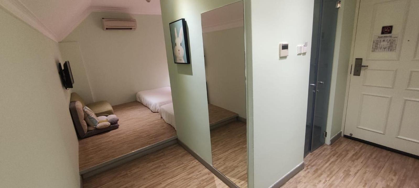 Superior Family, No Window