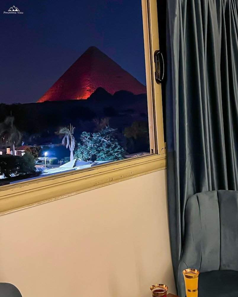 Deluxe Double or Twin Room (Pyramid View)