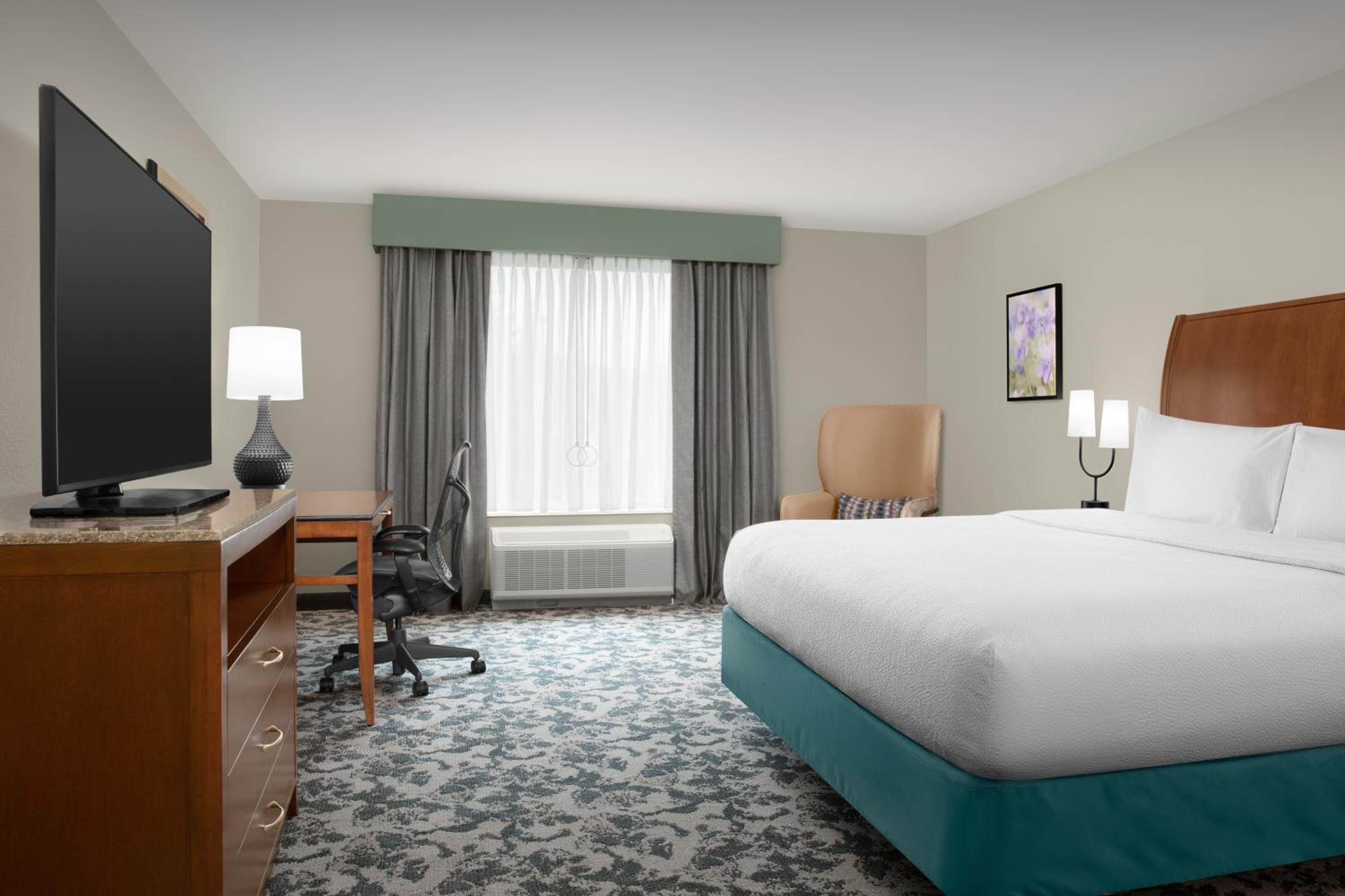 King Room with Accessible Tub - Mobility Access