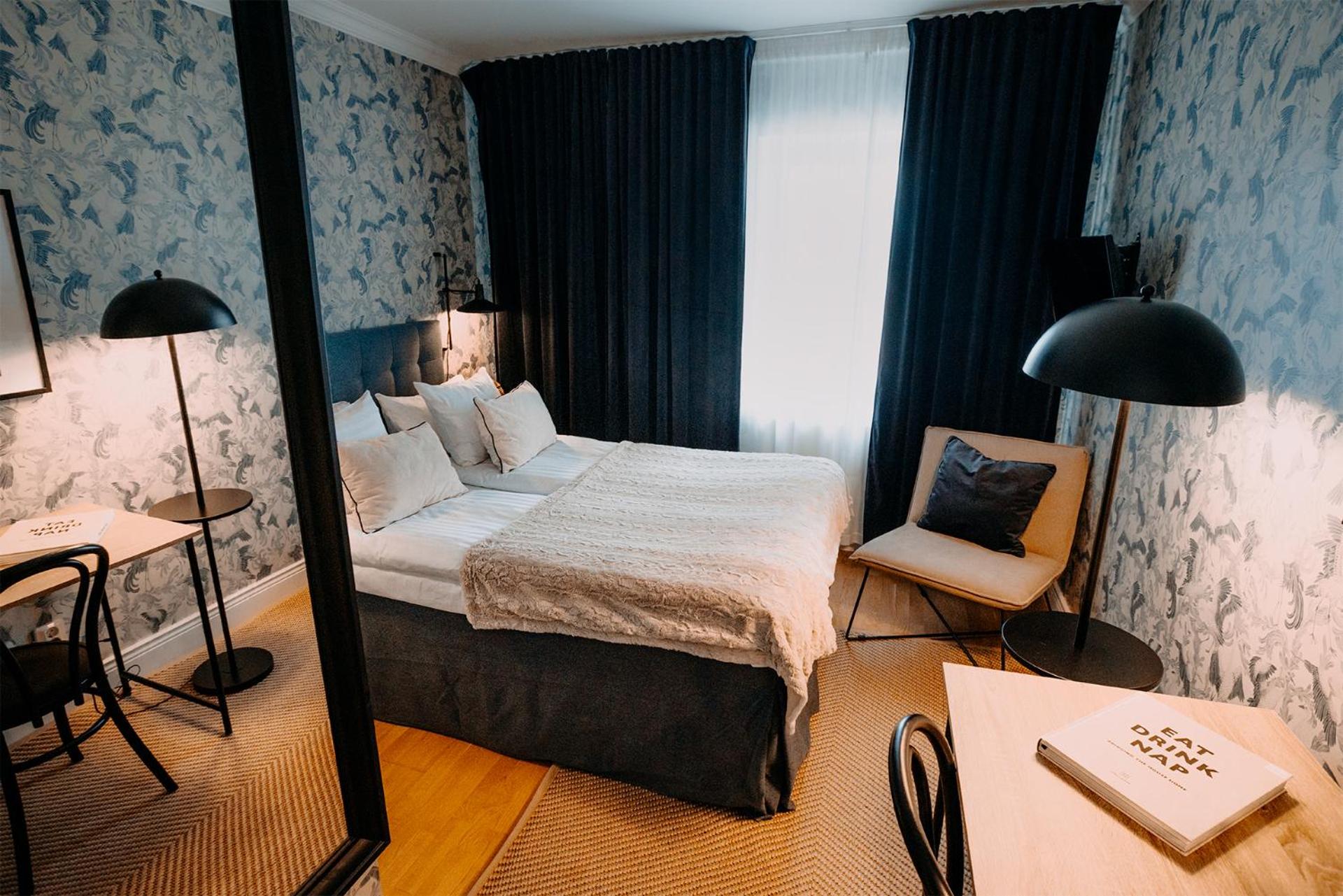 Superior Queen Room (55 in bed)