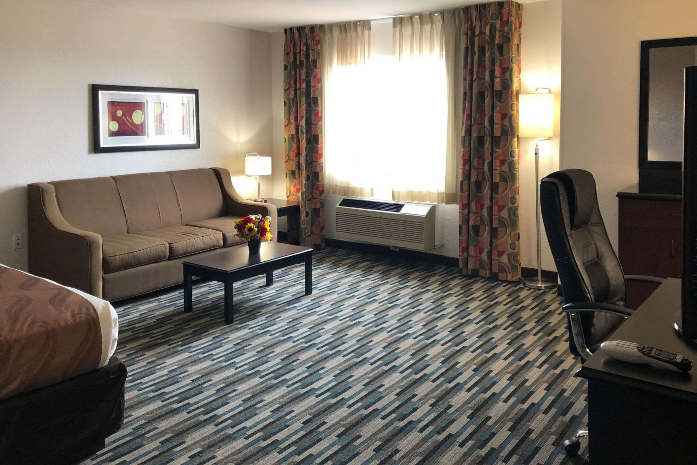 King Suite - Non-Smoking