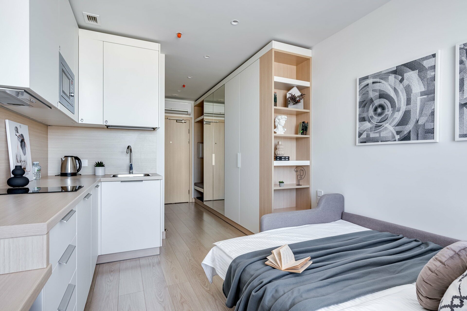 Mint's Apartment с двухместным диваном