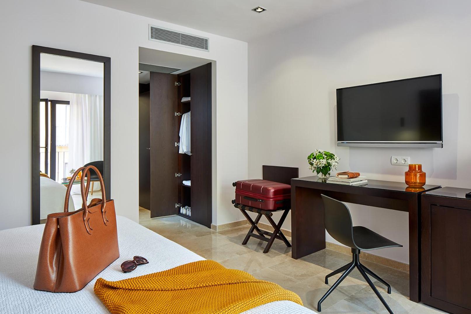 Double or Twin Room (1-2 Adults)