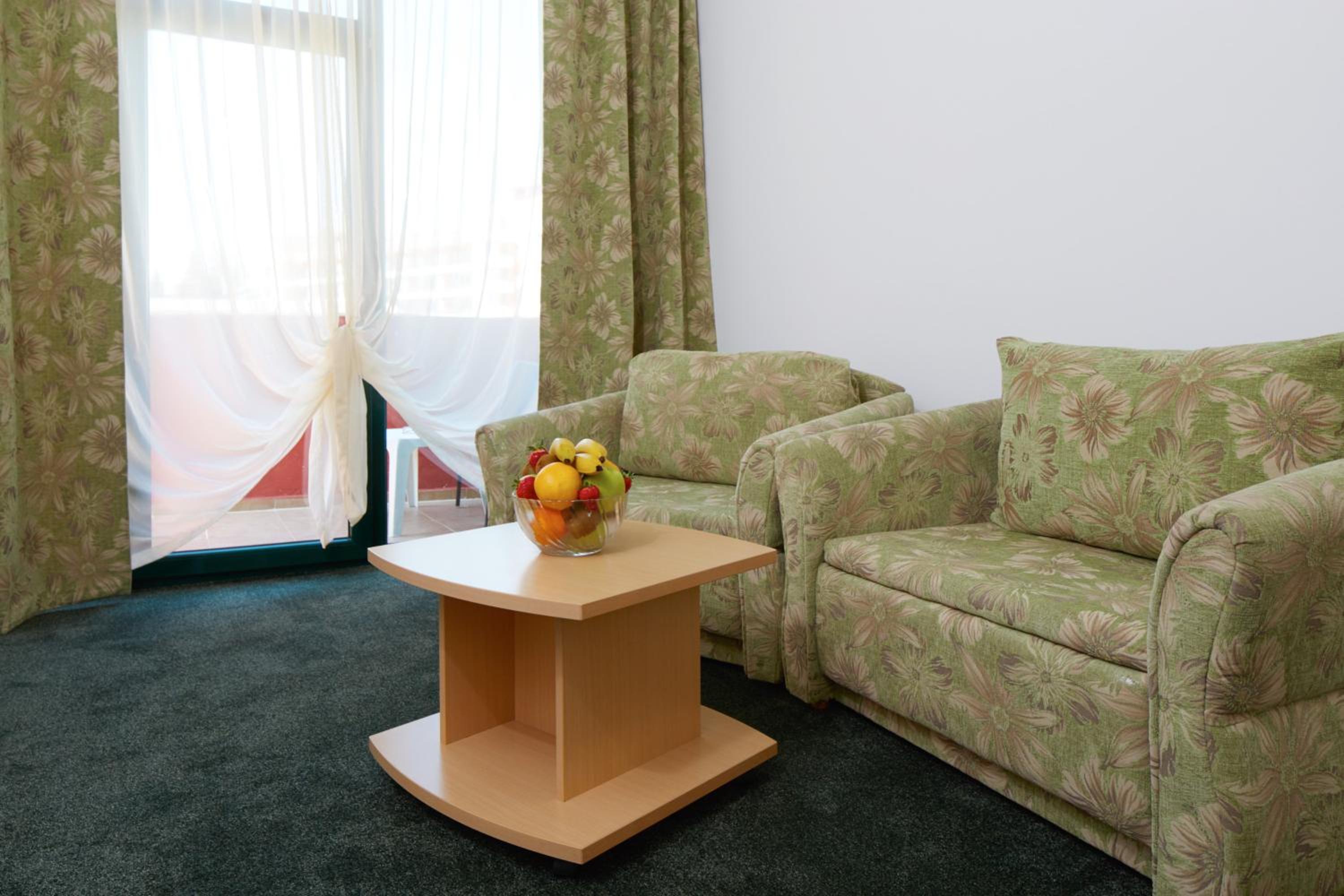 Family Room with Balcony (2 Adults + 2 Children)