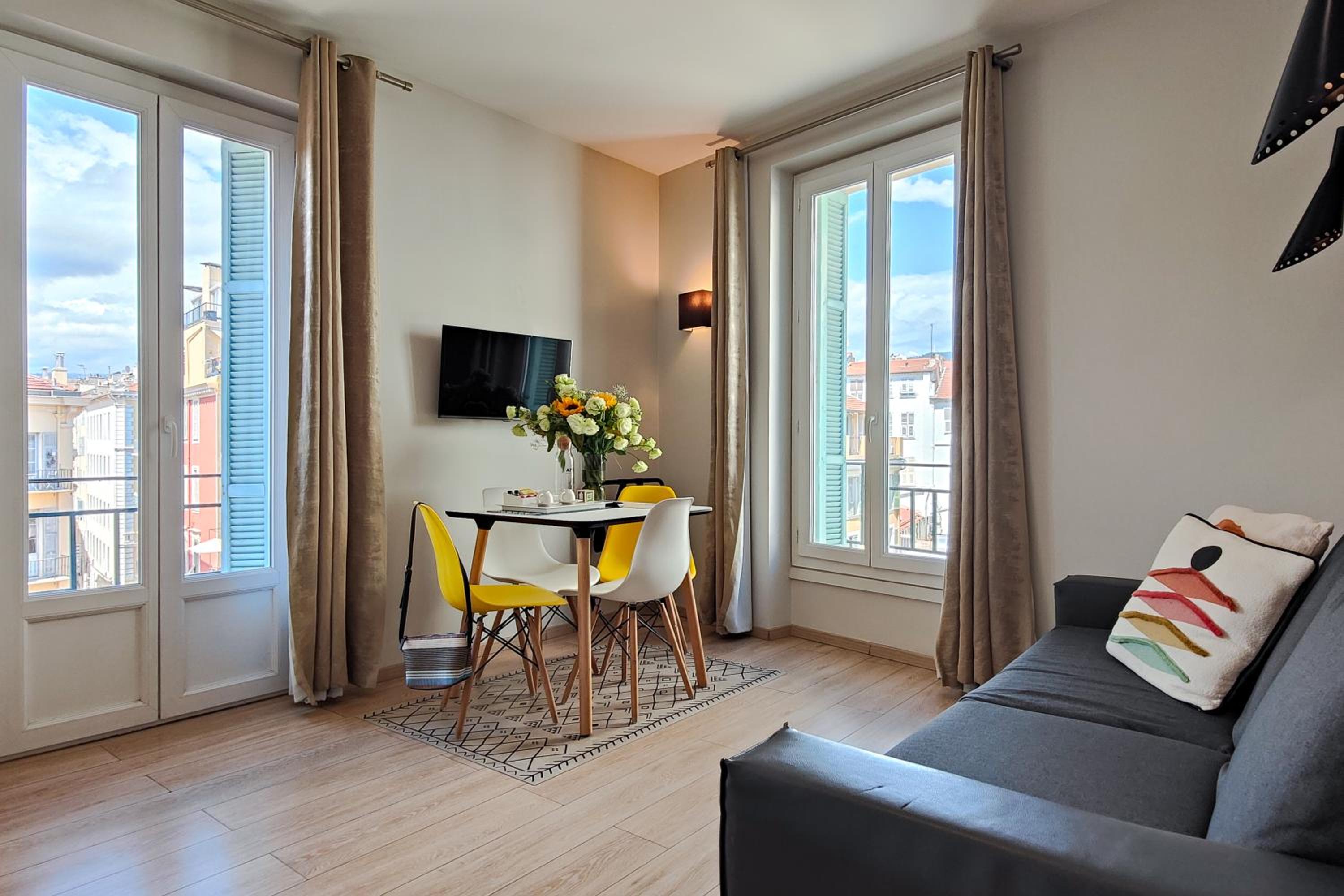 One-Bedroom Apartment