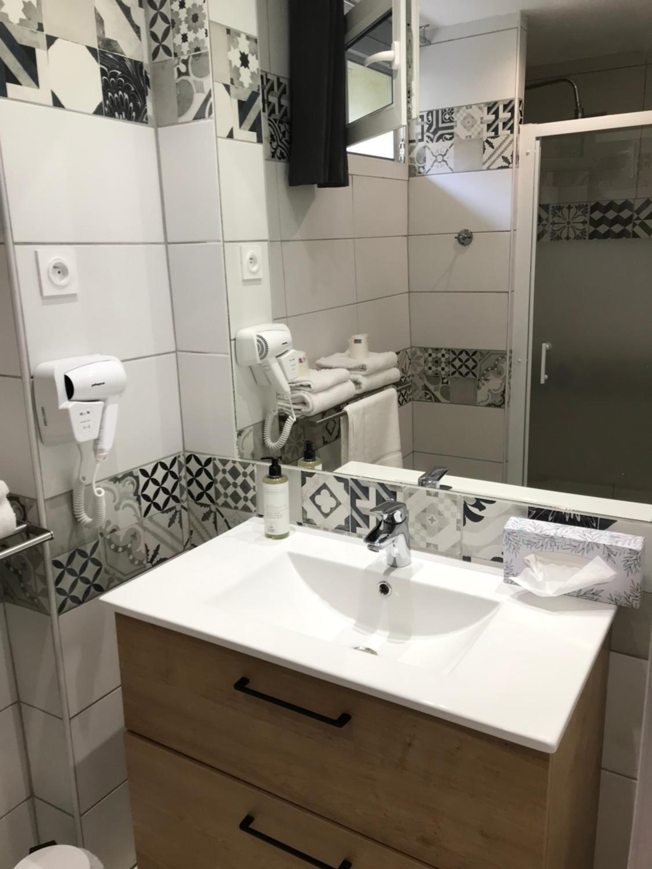 One-Bedroom Apartment with City View