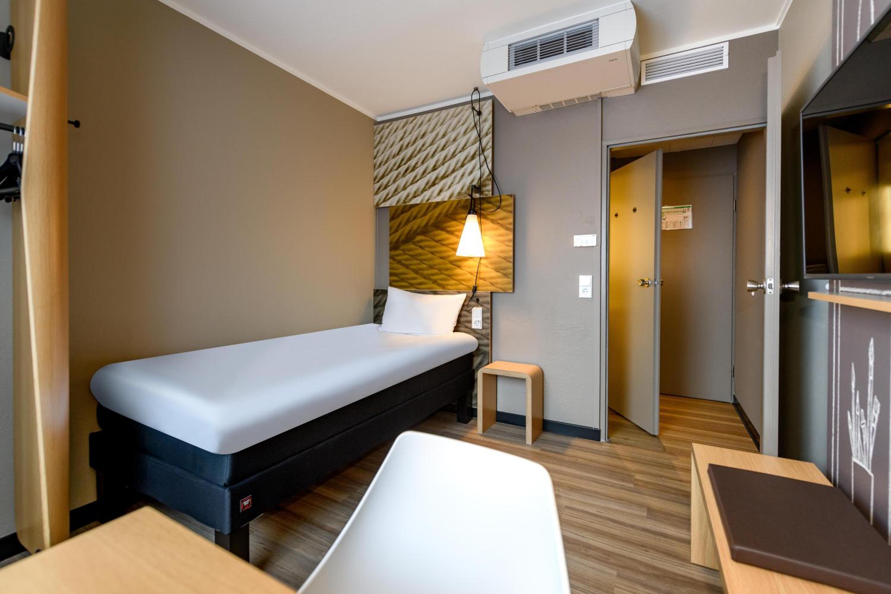 Standard Room with 1 Single Bed