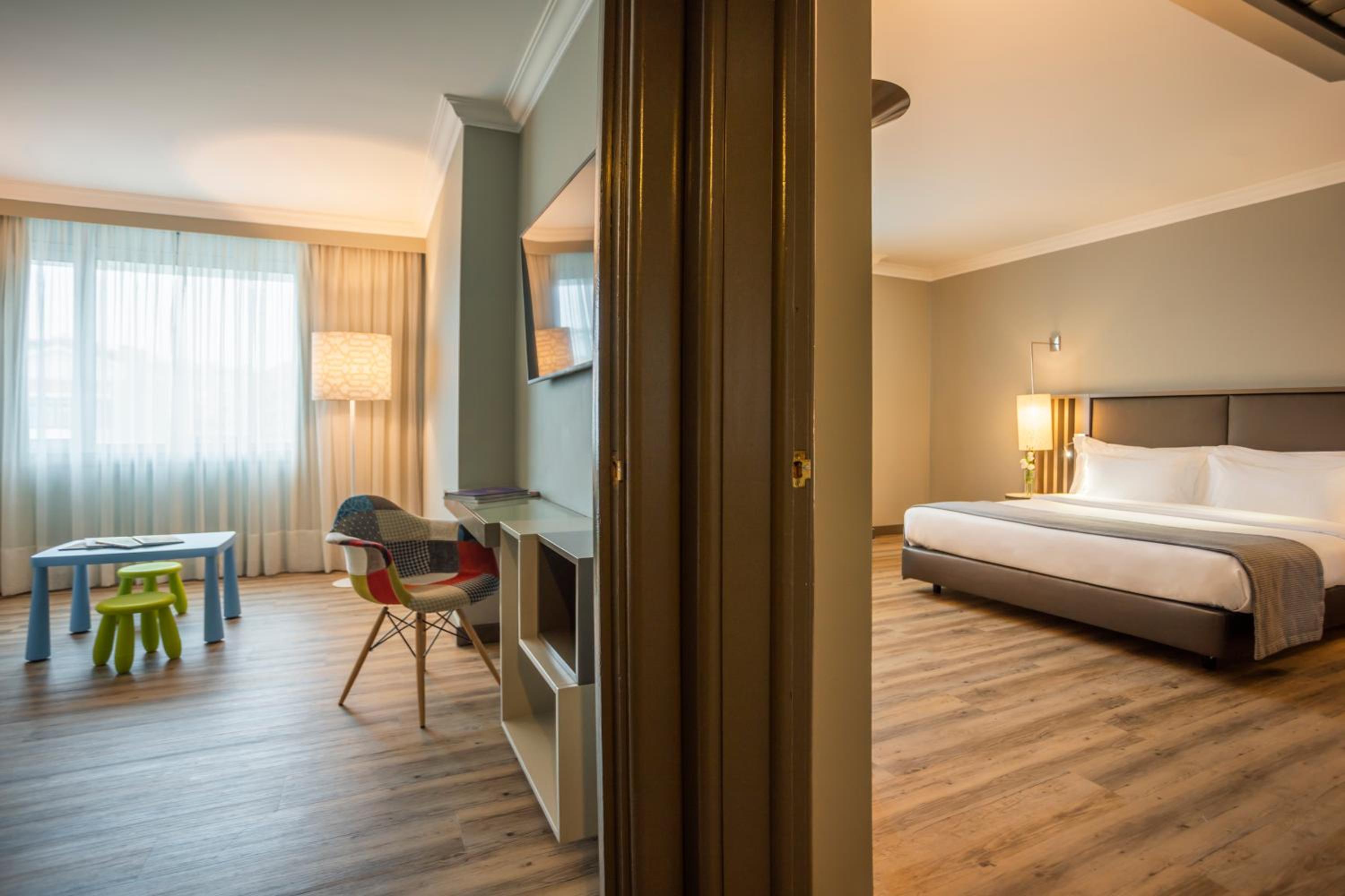 Family Room (2 Adults + 2 Children up to 12 years old)