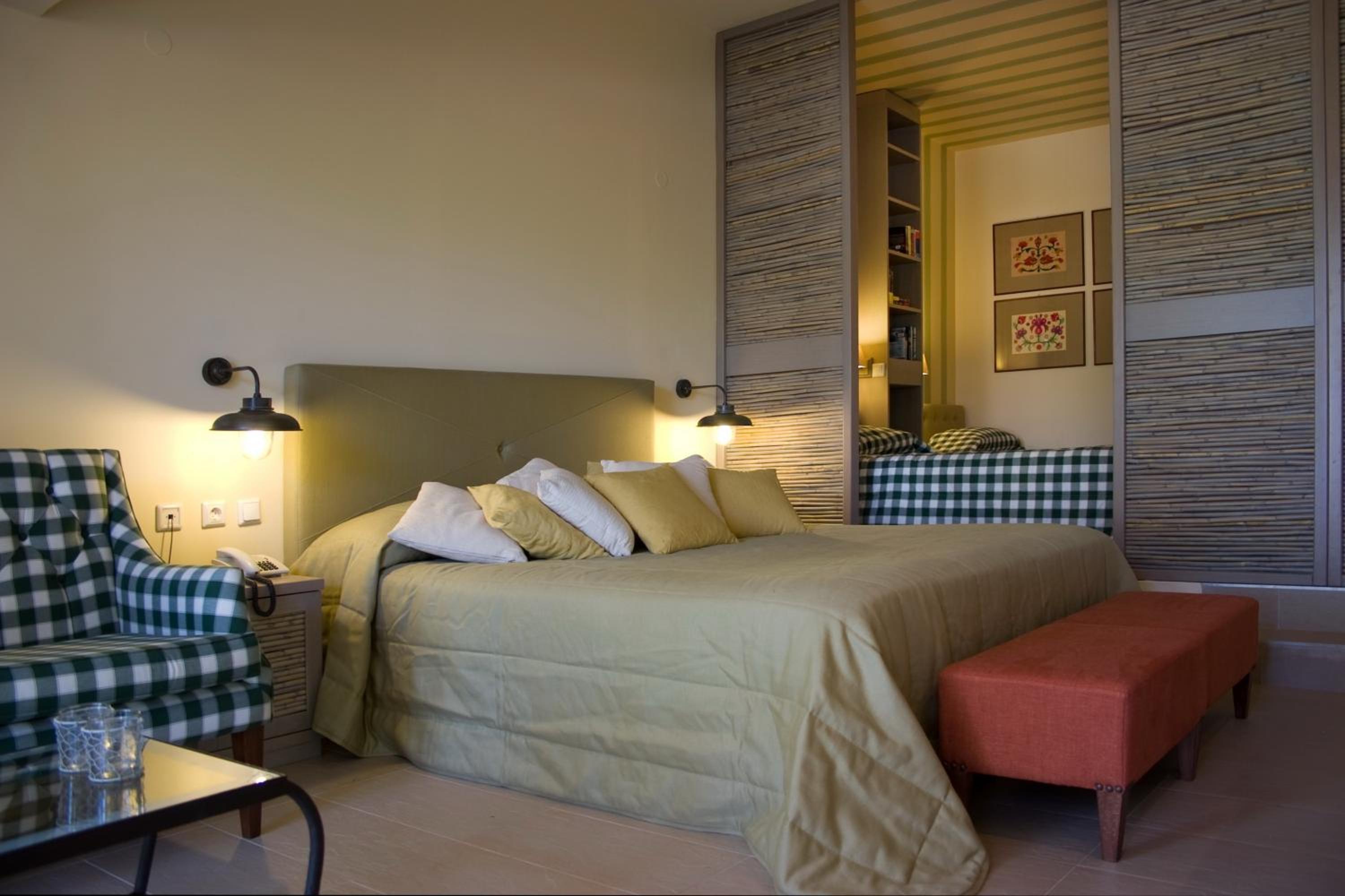 Classic Family Room, Garden View