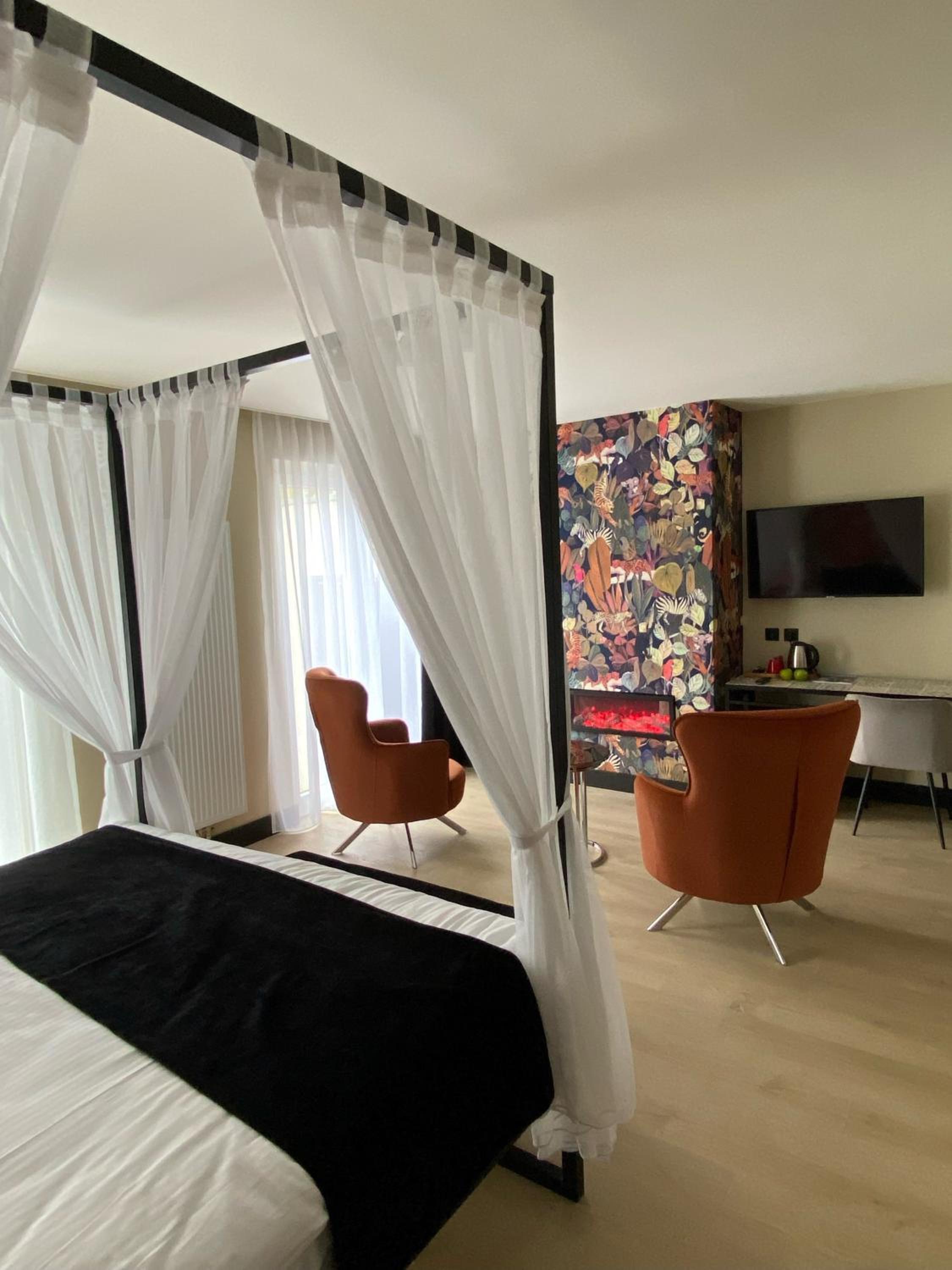 King Suite with Spa Bath