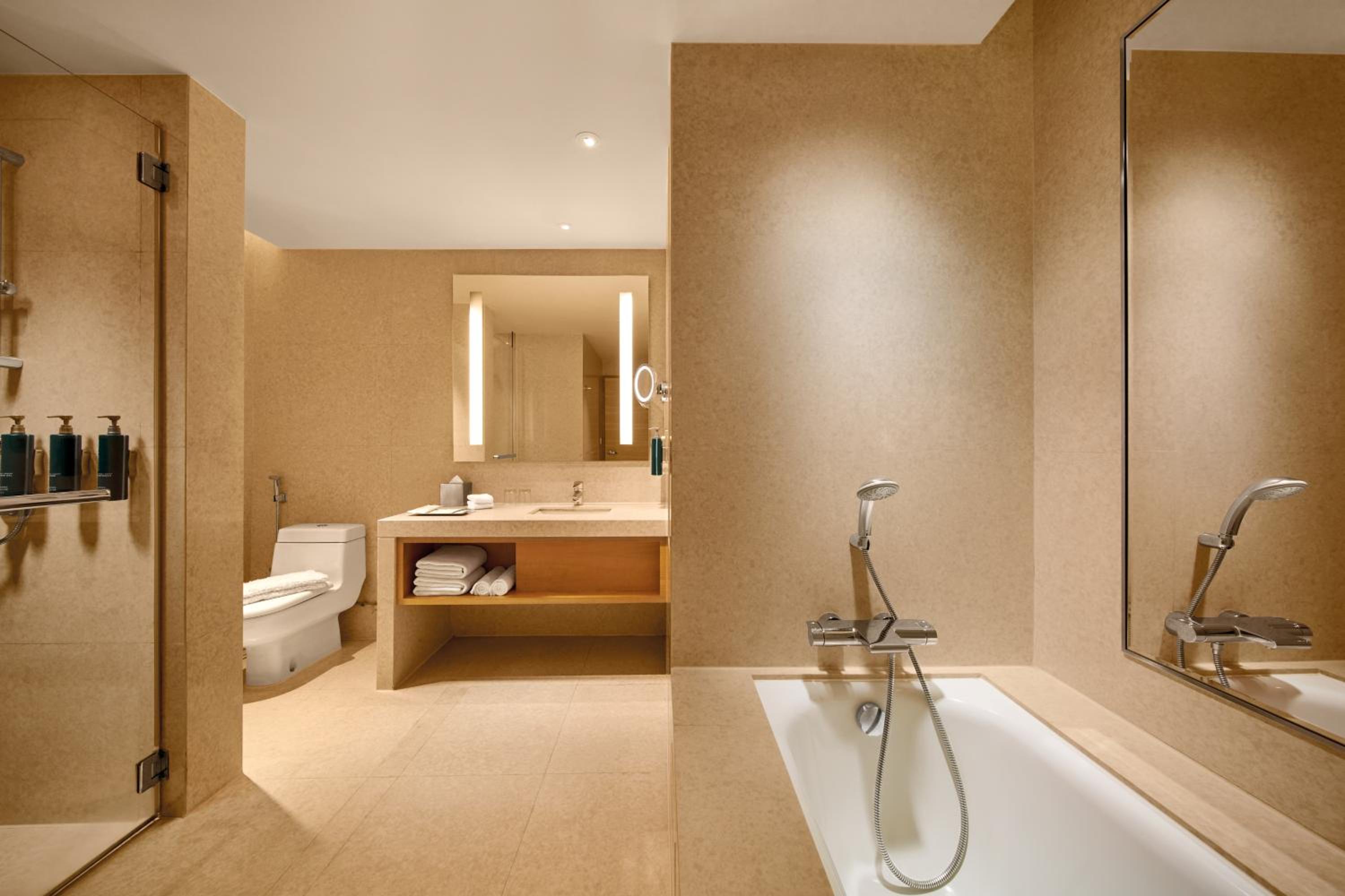 King Corner Suite with Bath Tub