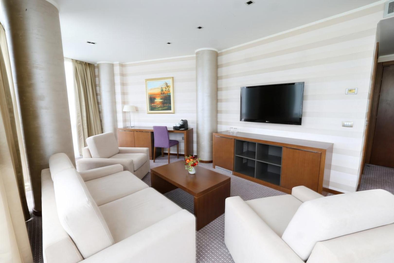 Deluxe Suite with Spa Bath and Sauna